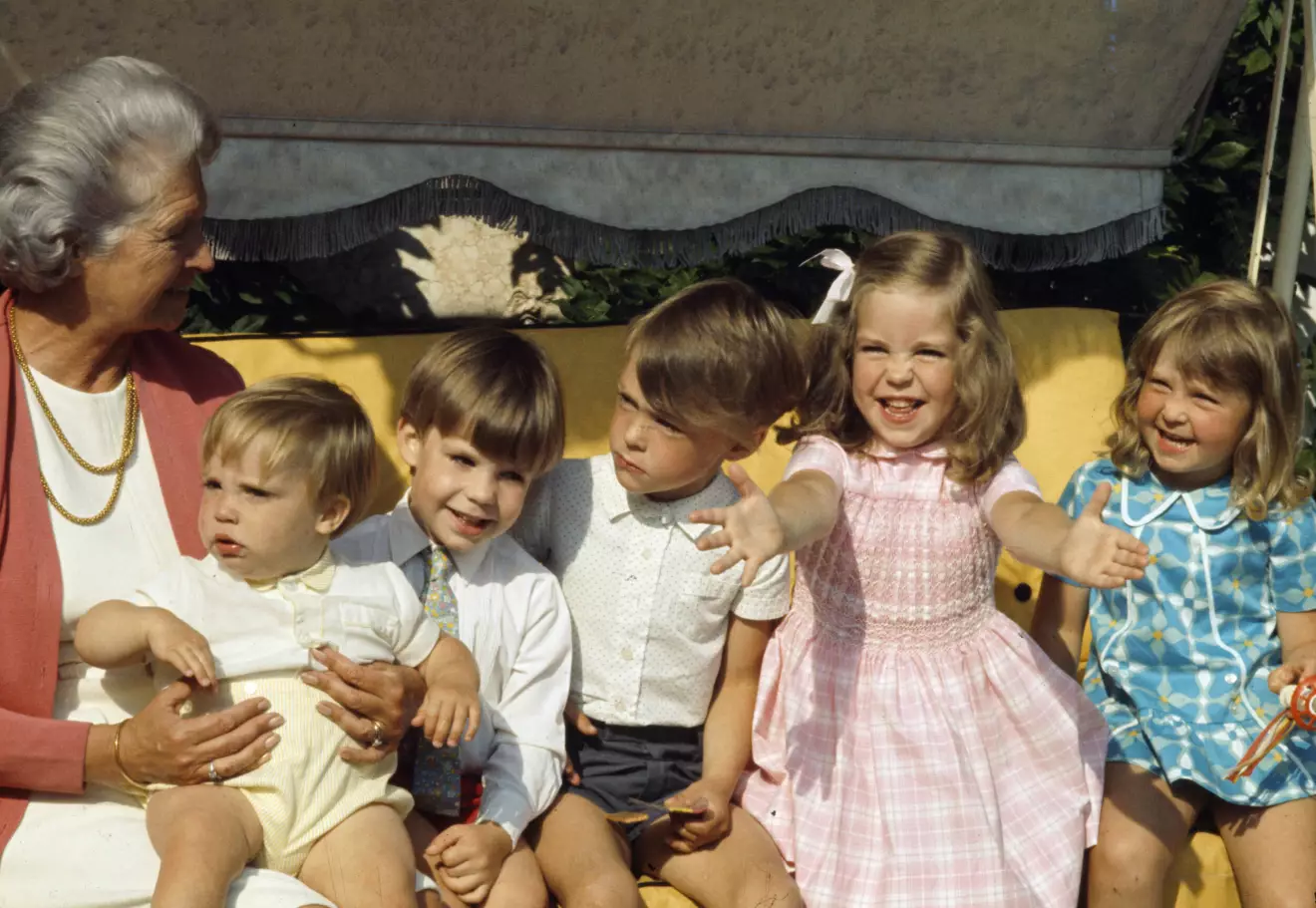 Prinsessan Sibylla med barnbarnen James Ambler, Edward Ambler, Carl Silfverschiöld, Sybilla Ambler och Tina Silfverschiöld