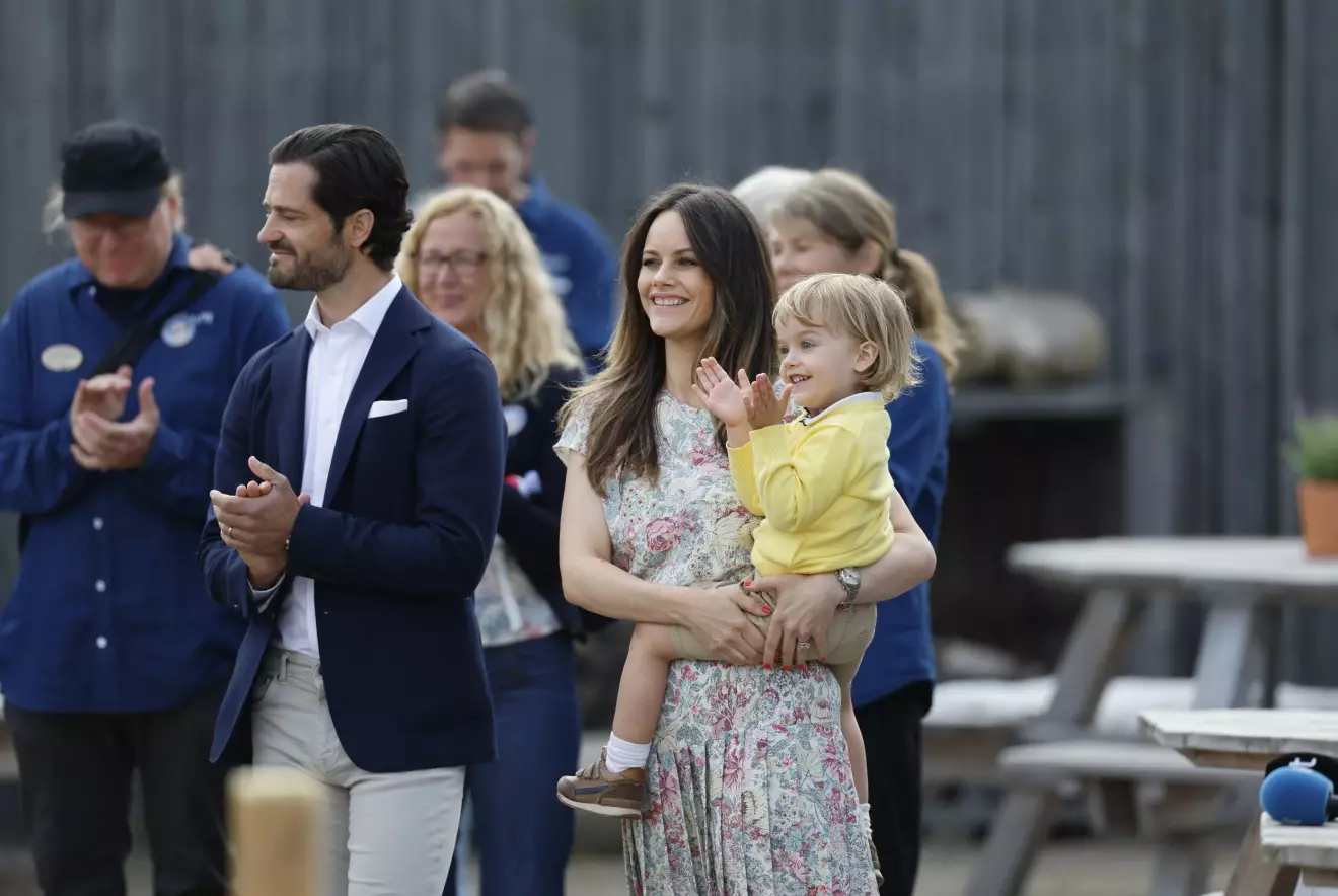 Prins Julian, prinsessan Sofia och prins Carl Philip vid invigning av Prins Julians lekplats vid Naturum Getterön i Varberg