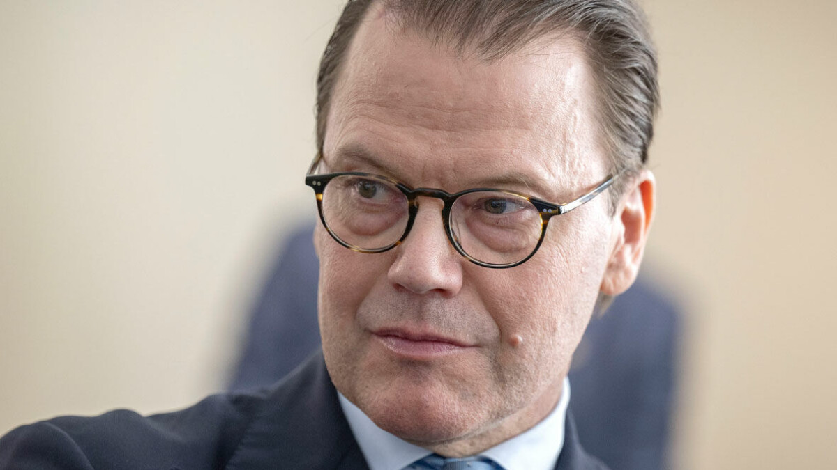 Nya bilderna som prins Daniel inte vill se – helt ursinnig | Svensk  Damtidning