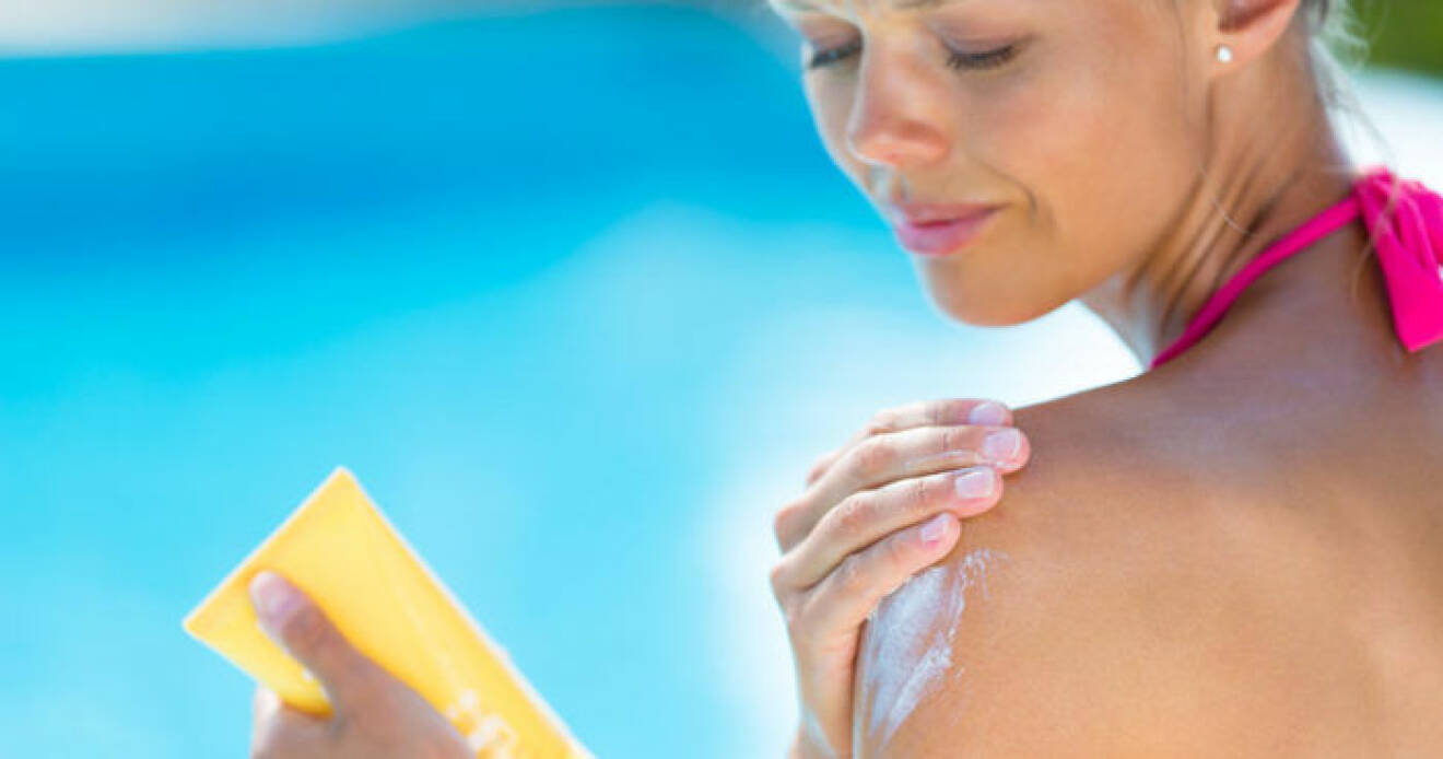 UV-strålar tränger in i huden och bryter ner cellernas DNA. Detta kan undvikas genom regelbunden insmörjning med solskyddsfaktor.