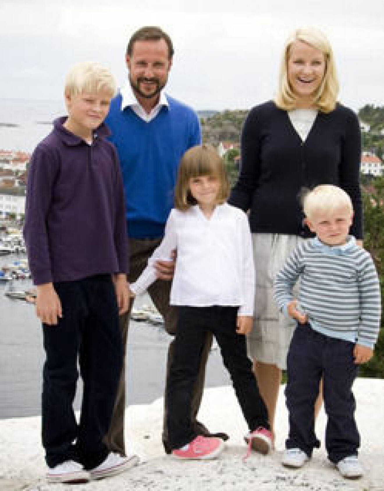 Hela familjen var med på fotograferingen infor prins Haakons födelsedag