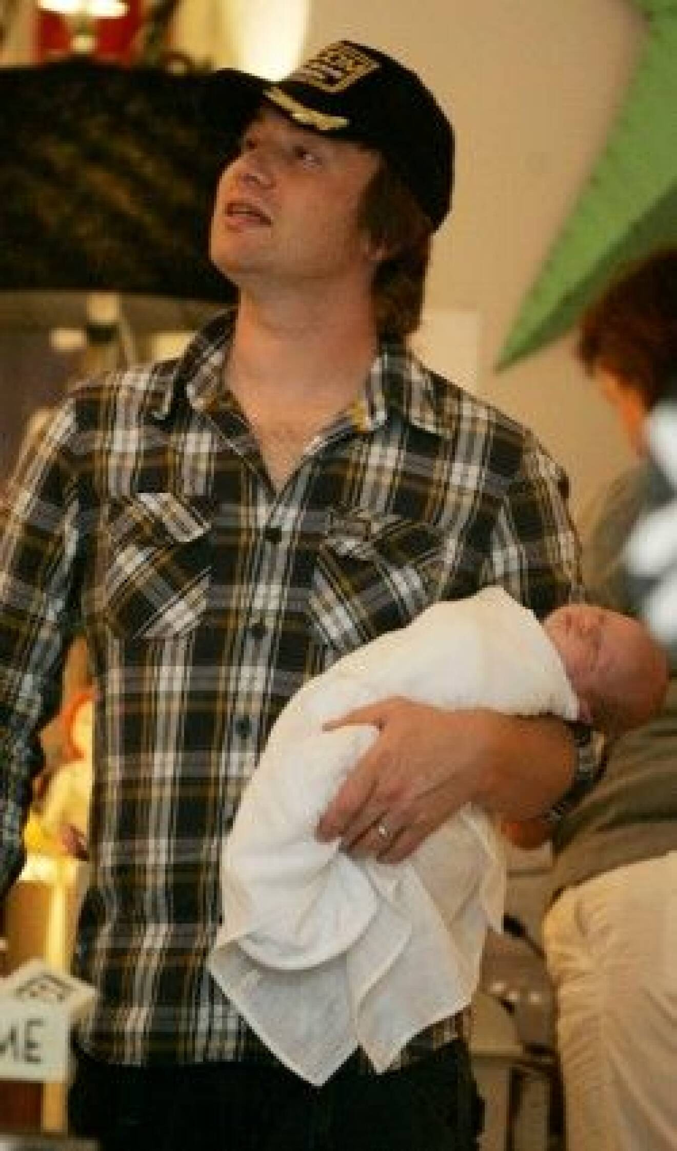 Jamie Oliver och lille sonen Buddy Bear.