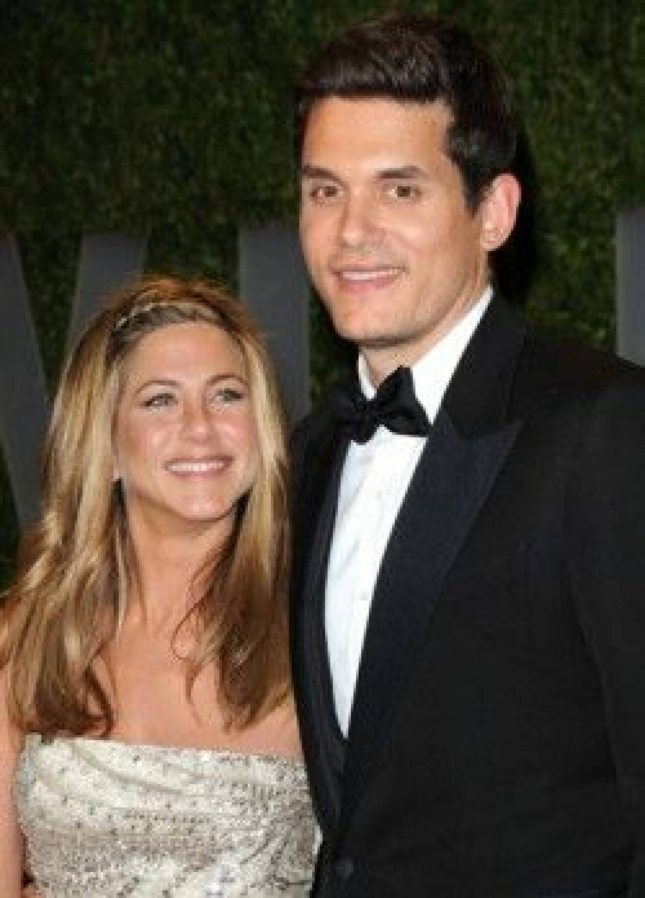 Jennifer Aniston gick på Oscargala med John Mayer.