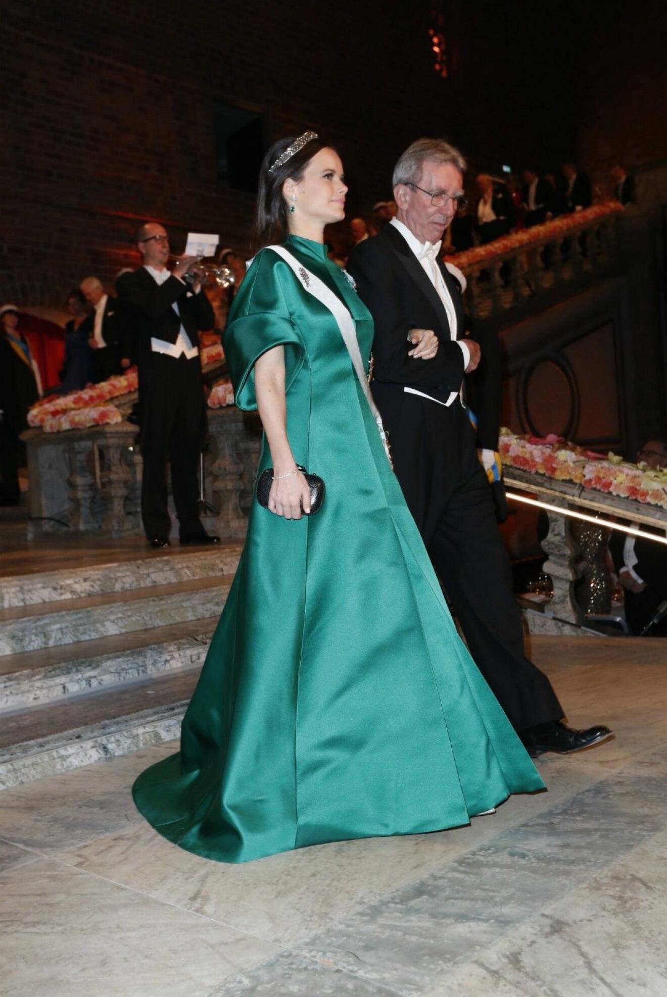 Sofia i en smaragdgrön klänning på Nobel