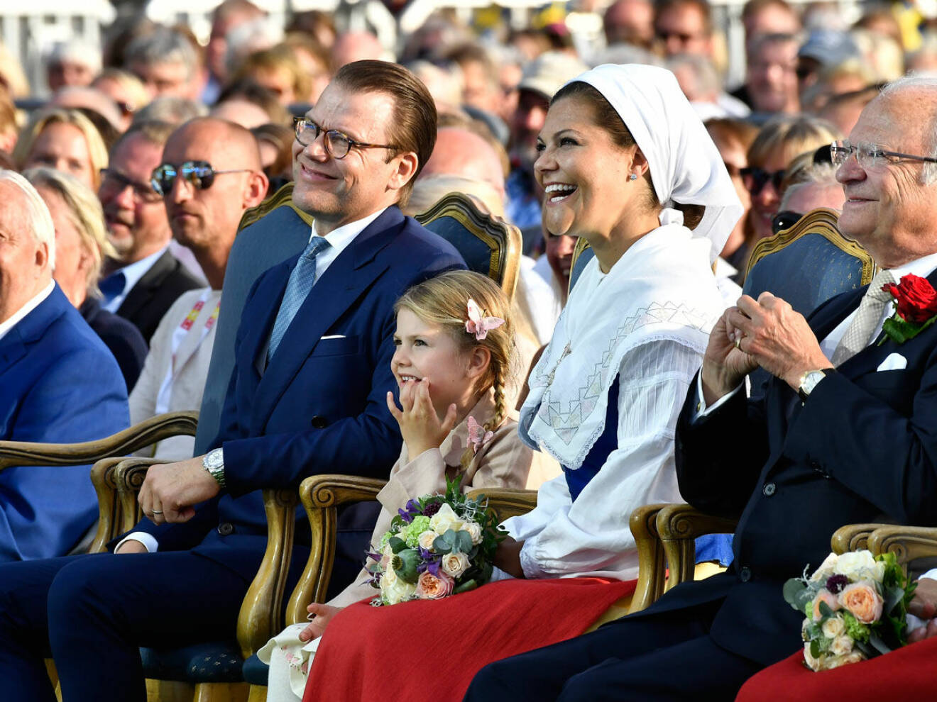 Kronprinsessan Victoria med övriga kungafamiljen under en av sina födelsedagar på Borgholms IP. 