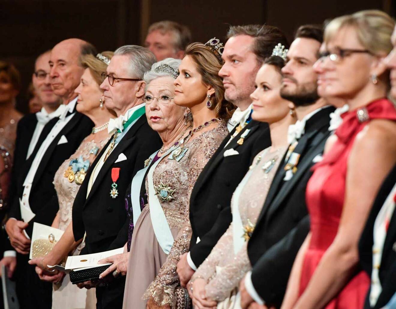 Sedan 2014 sitter prinsessan Madeleine inte längre på podiet under Nobelprisutdeningen, numera har hon sin placering på första parkett.