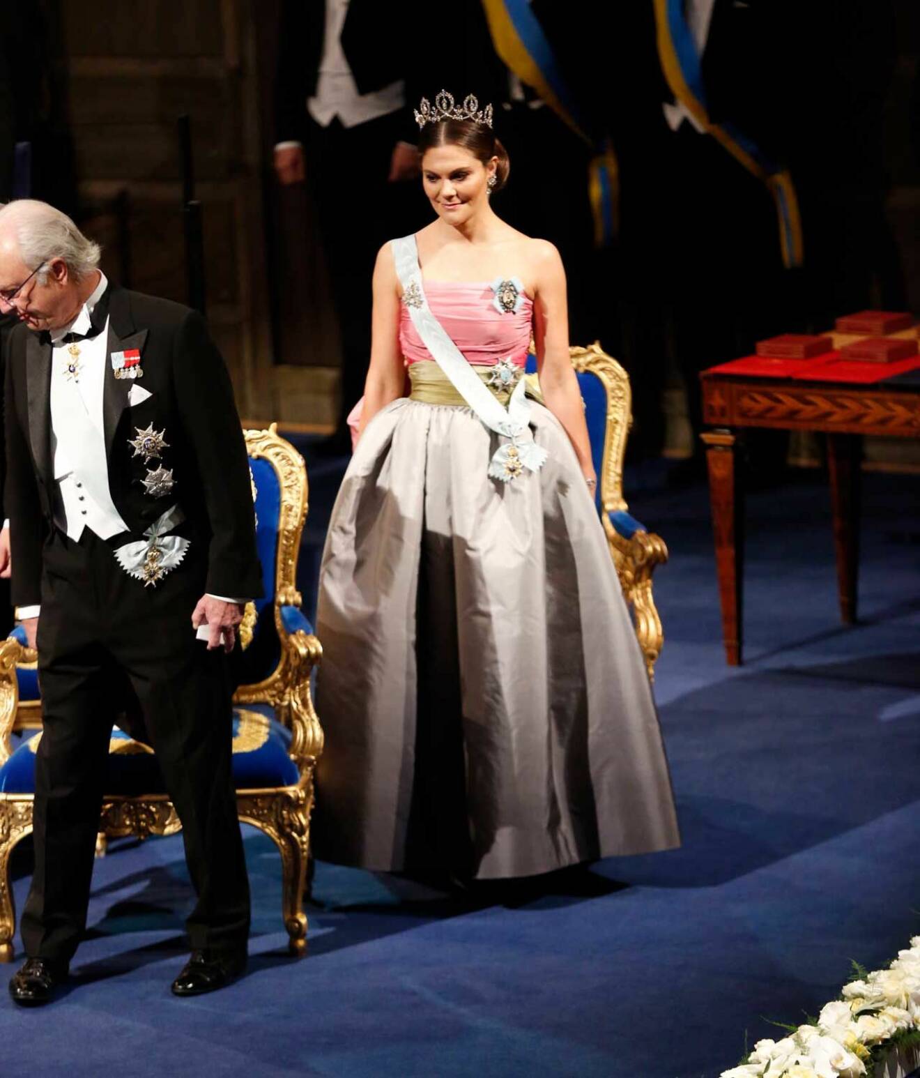 Kronprinsessan Victoria i drottning Silvias gamla Nina Ricci-klänning