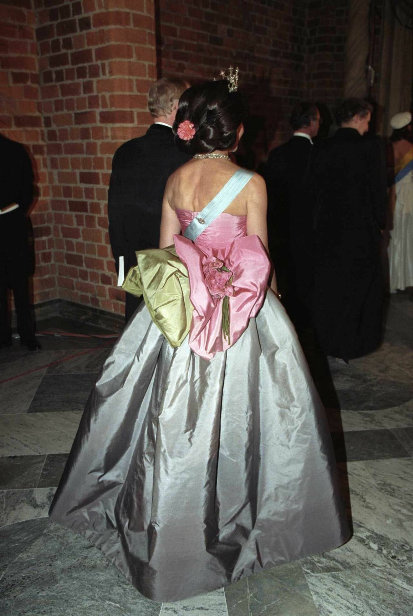 Drottning Silvia bar klänningen på Nobelfesten 1995