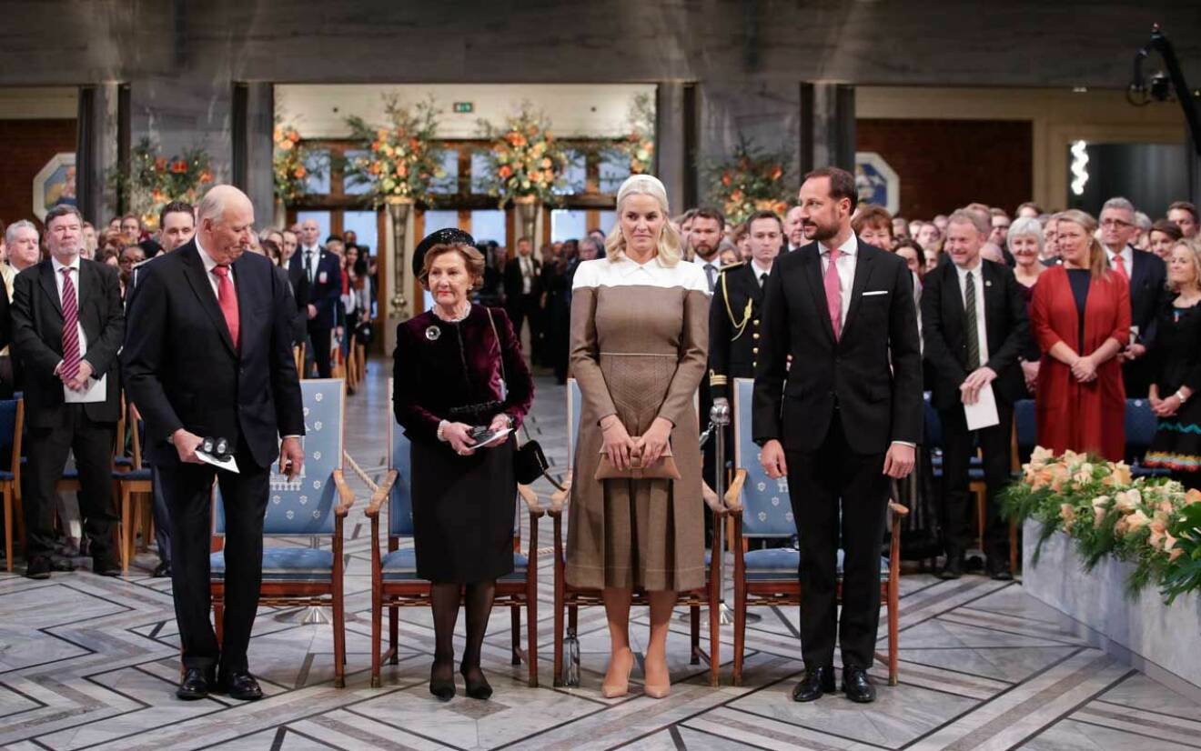 Kronprinsessan Mette-Marit med kungaparet och kronprins Haakon