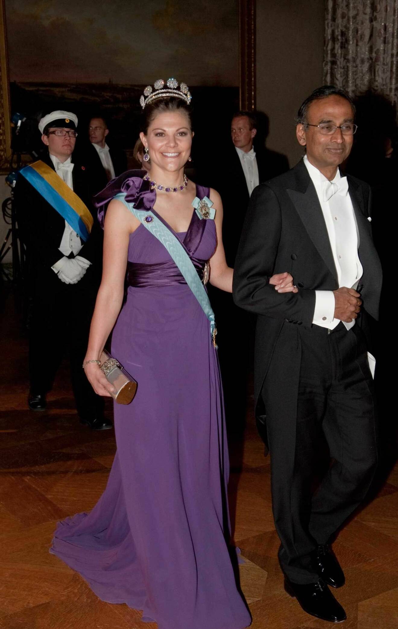 2009 bar kronprinsessan Victoria en lila aftonklänning från Elie Saab