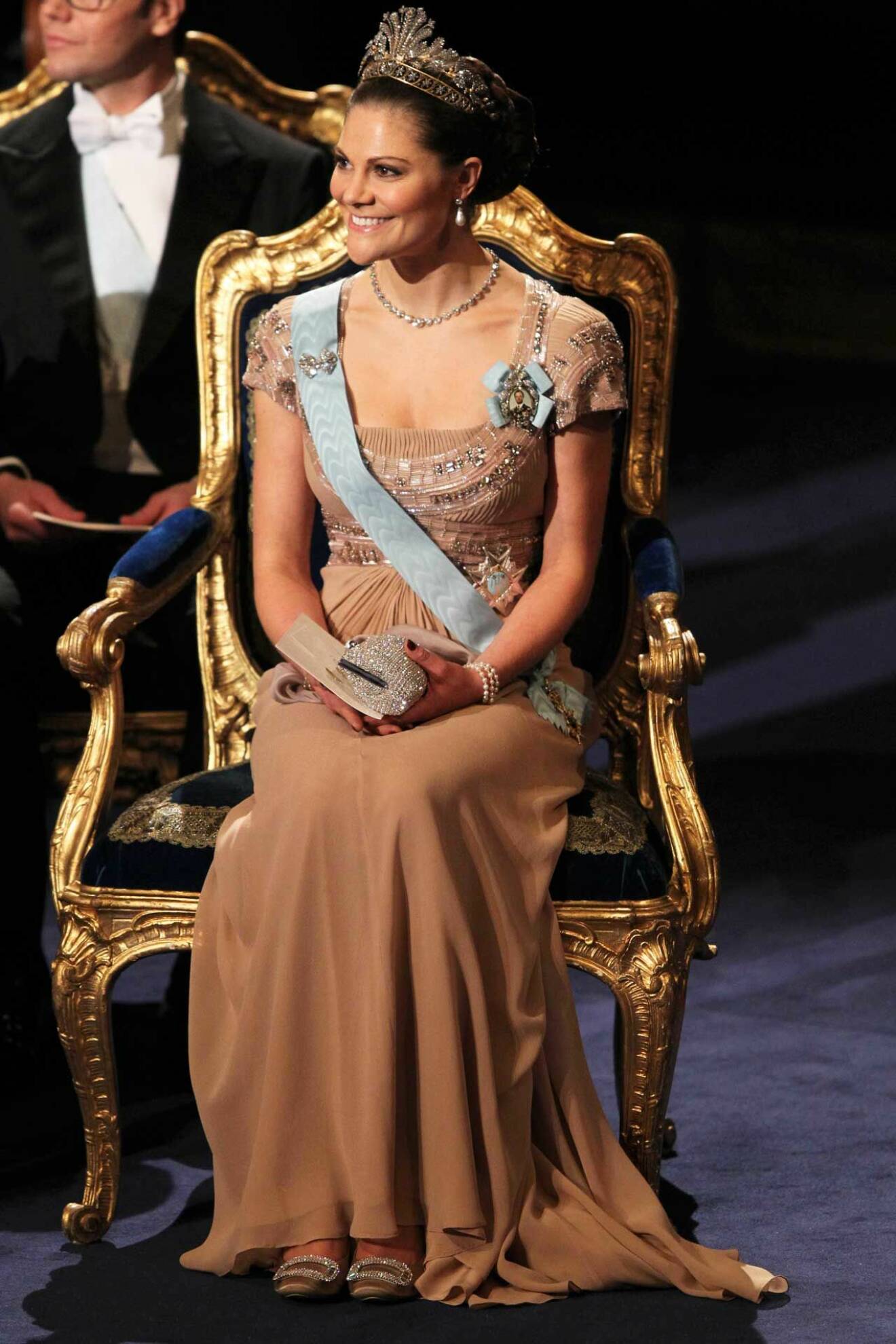 Kronprinsessan Victoria bar även en klänning av designern Elie Saab 2010