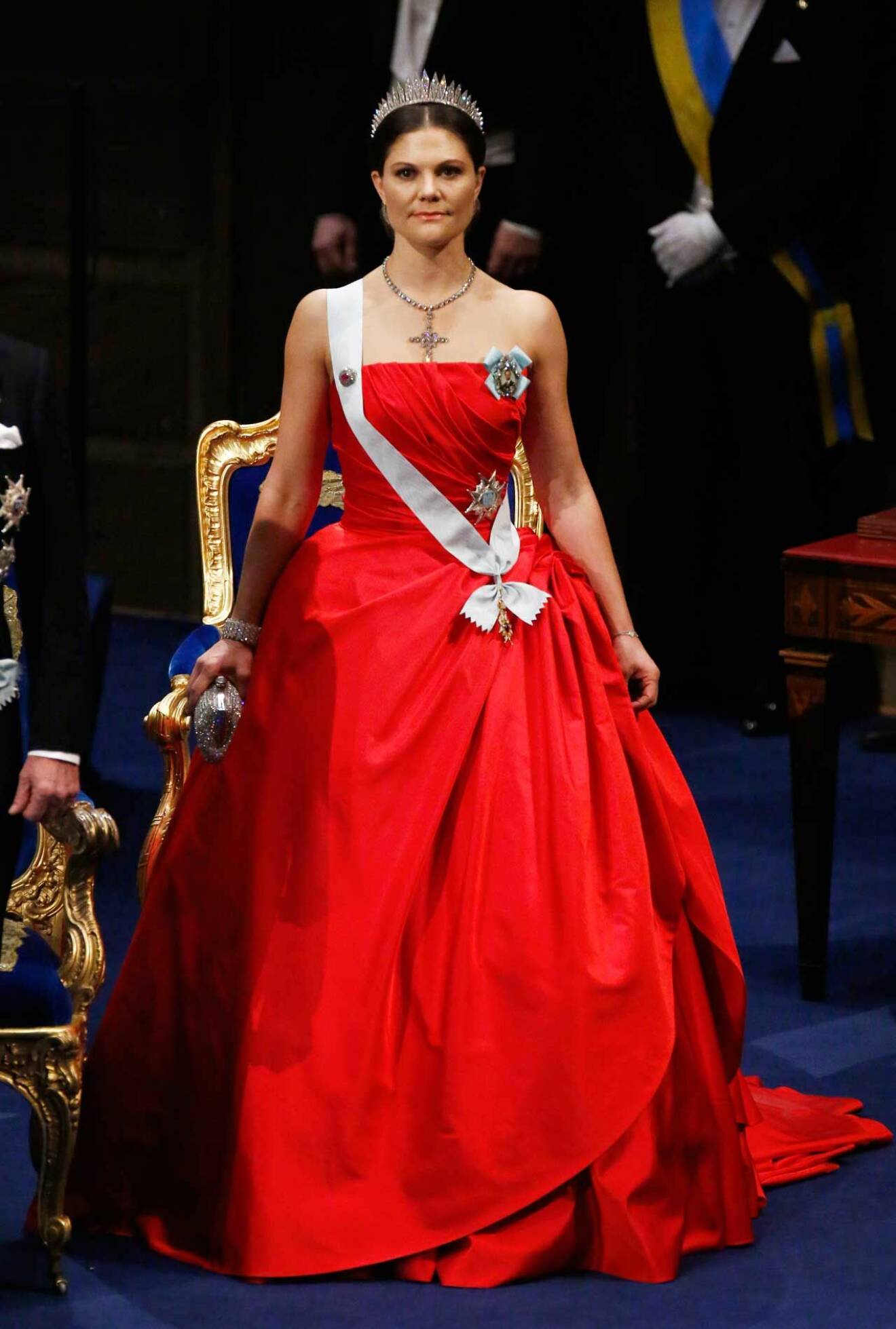 År 2014 bar kronprinsessan en röd blåsa från Pär Engsheden under nobel