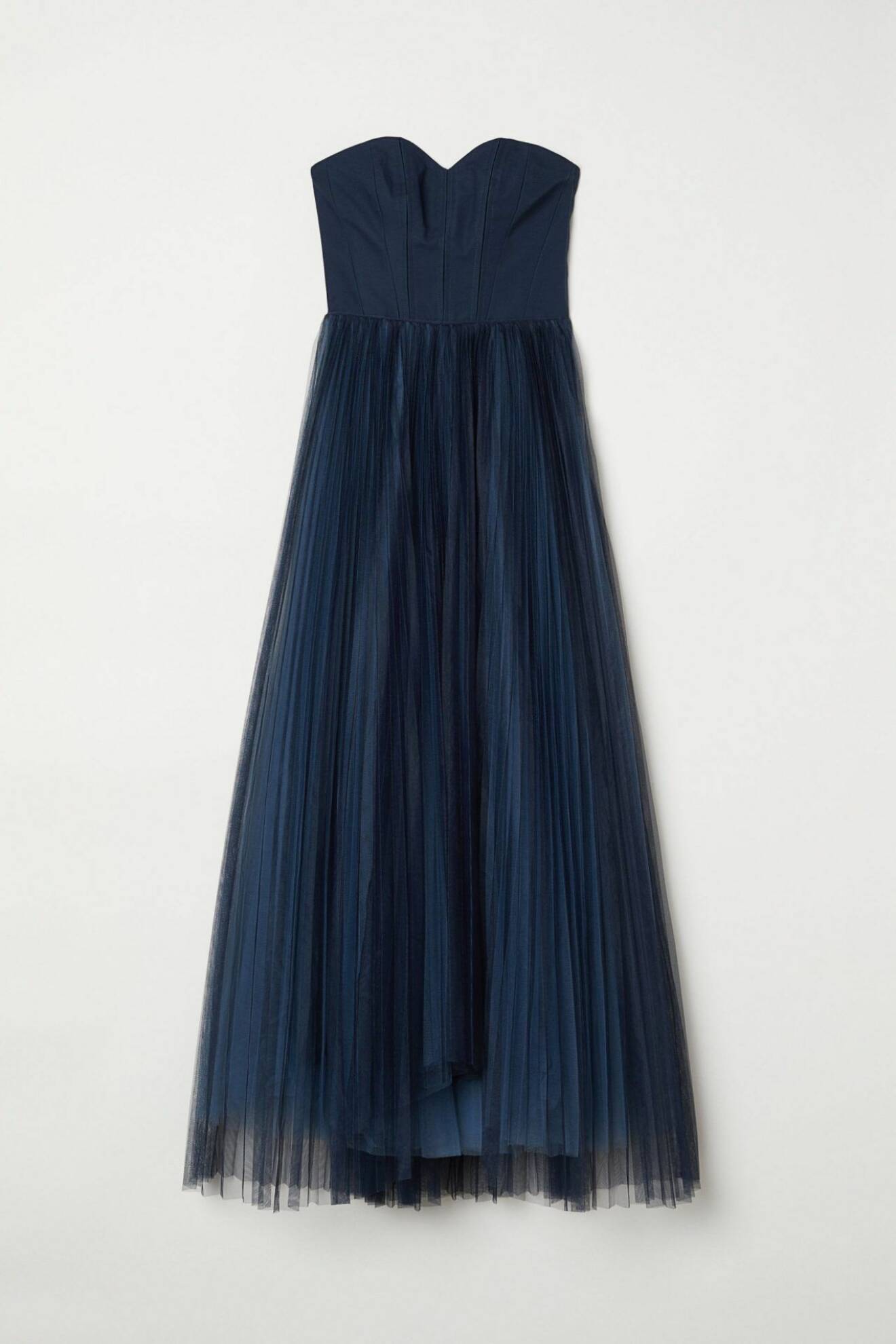 Mörkblå klänning med tyllkjol