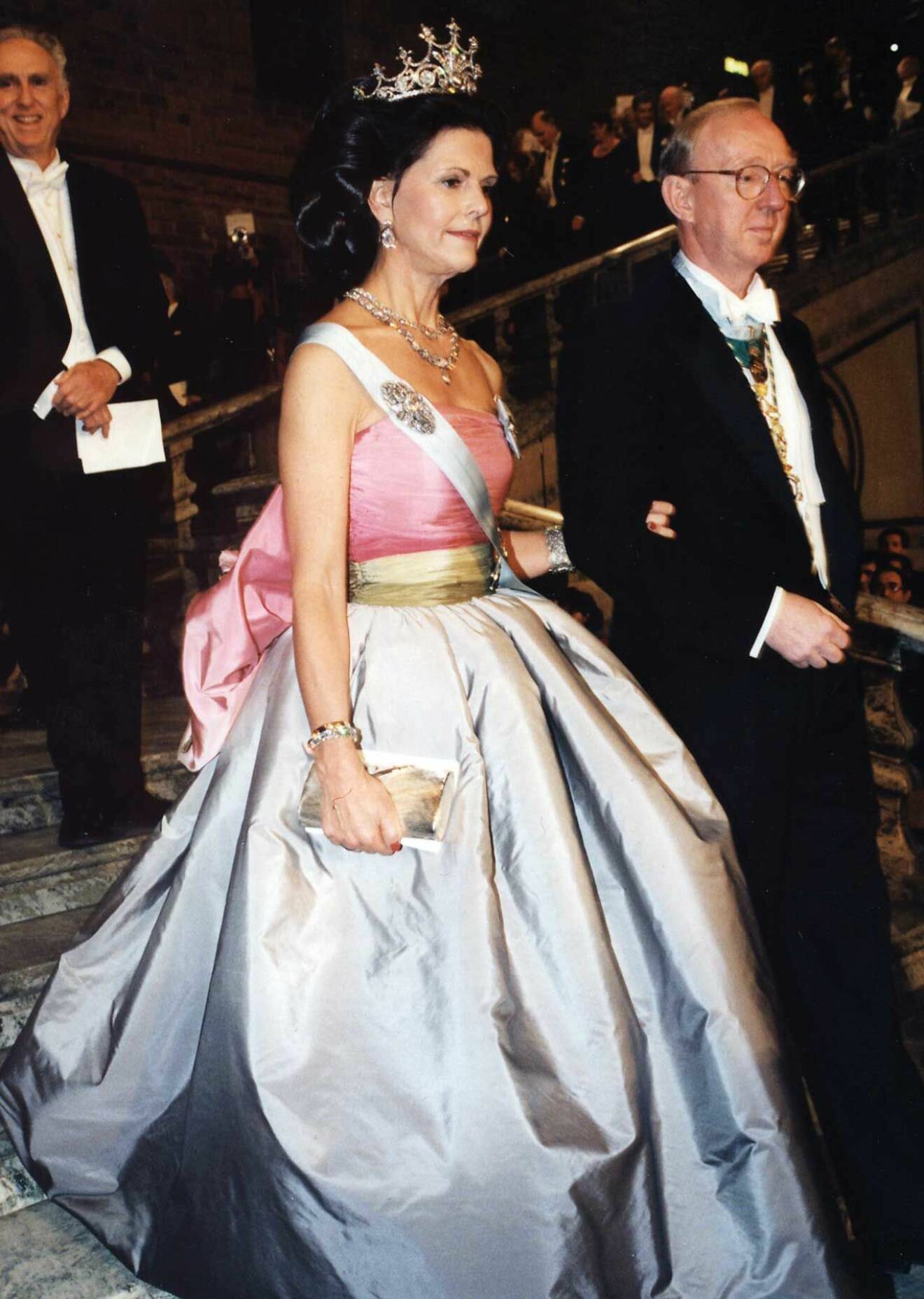 Drottning Silvia i sin Nina Ricci-klänning från Nobelfesten 1995.