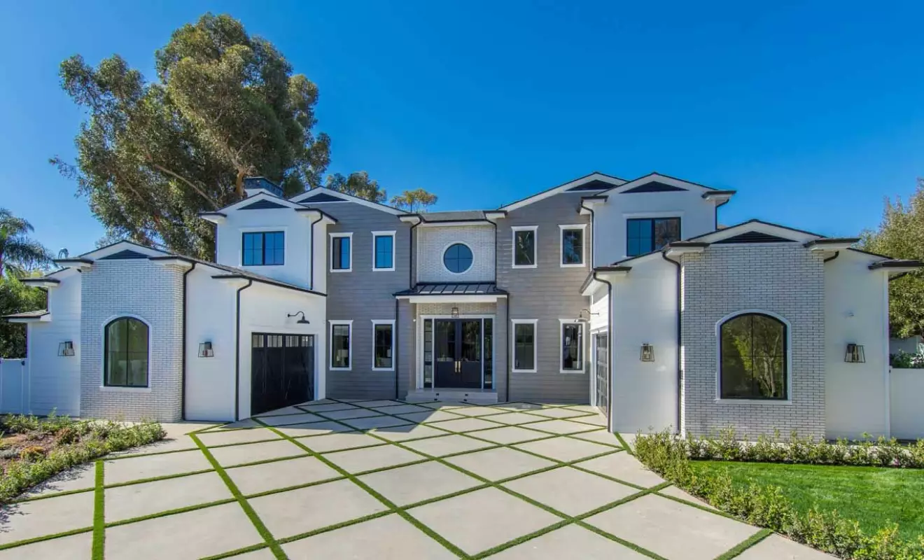 Bruce Willis har köpt hus i Brentwood i Kalifornien. 