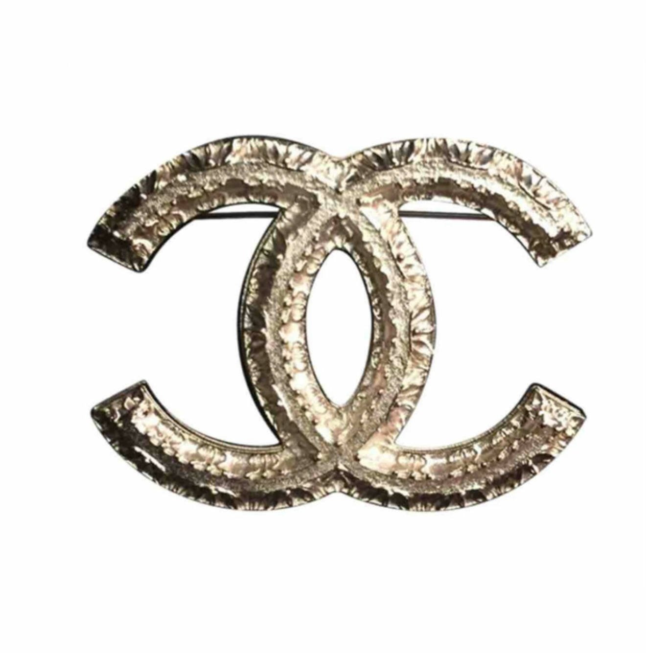 Brosch från Chanel