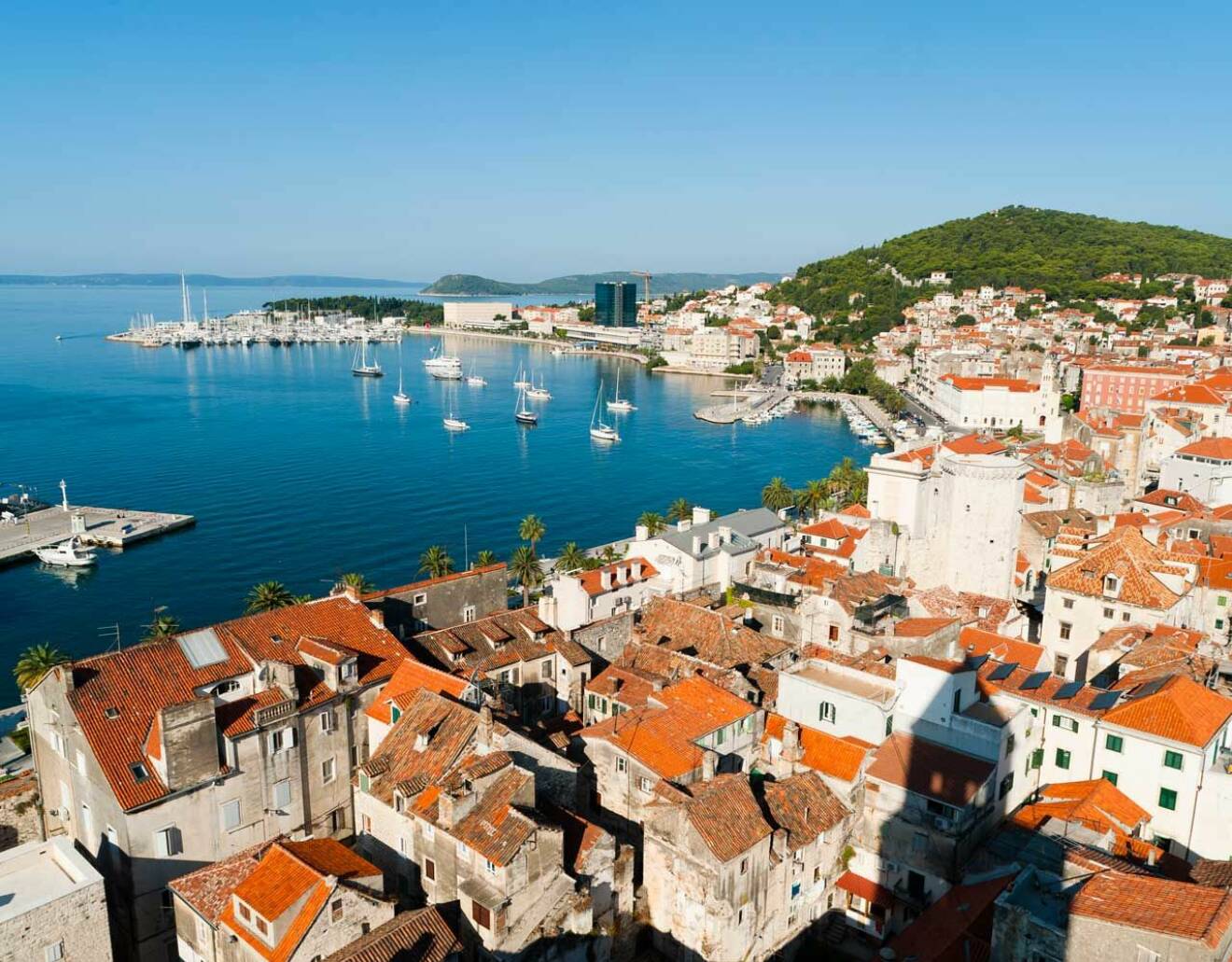  Split i Kroatien, på en halvö vid Adriatiska havet. Utanför ligger den kroatiska skärgården.