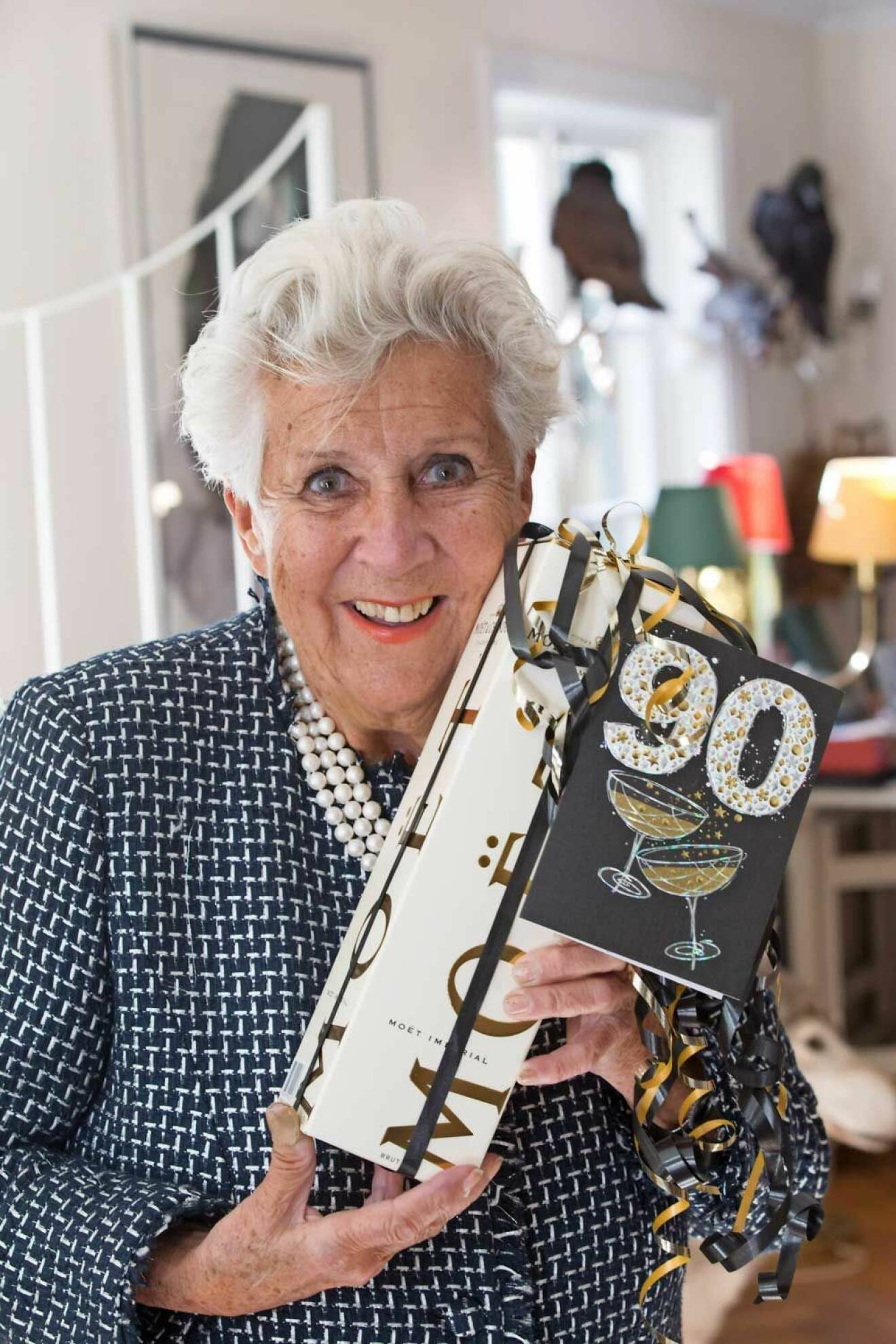 Kjerstin Dellert gick bort den 5 mars 2018, hon blev 92 år gammal.