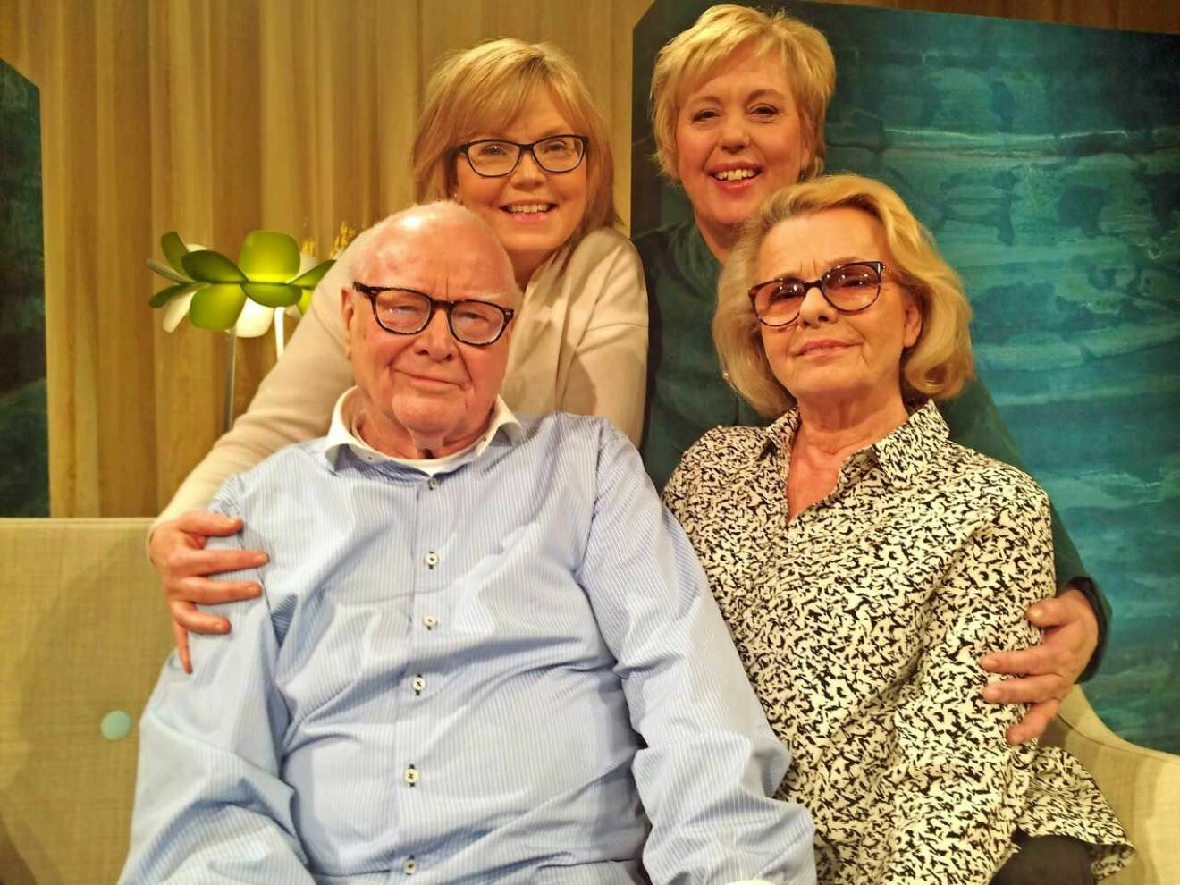 Gunilla och Suzanne med skådespelarparet Marie Göranzon och Jan Malmsjö.