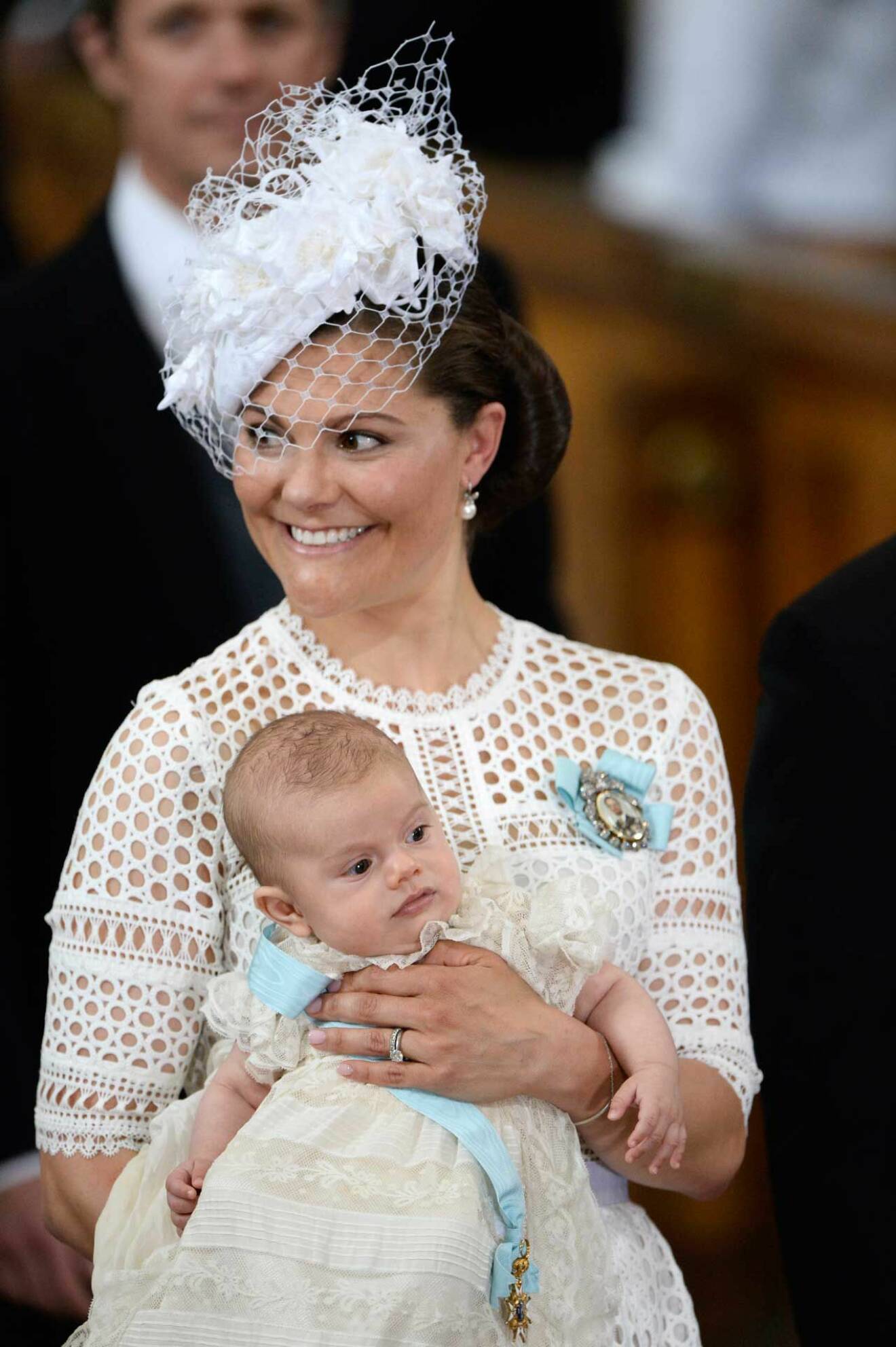 På prins Oscars dop hade Victoria en vit klänning från By Malina.