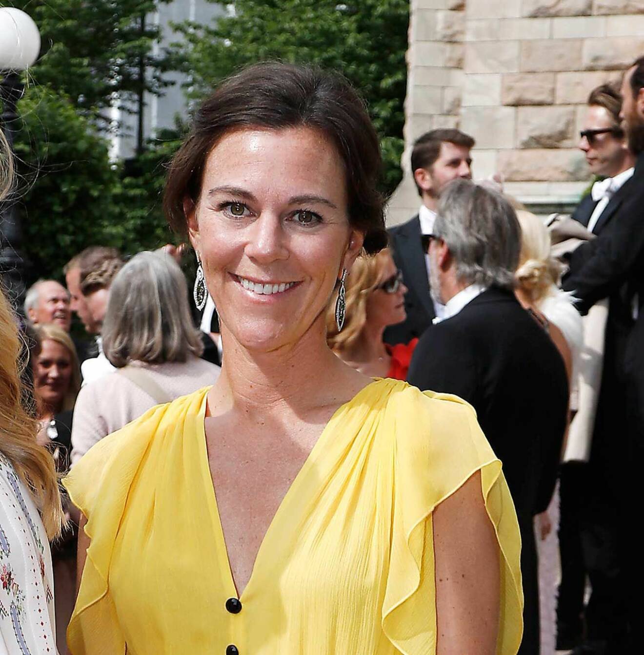 Charlotte Persson Söderström på vännen Jöns Bartholdsons bröllop i Oscarskyrkan 2017.