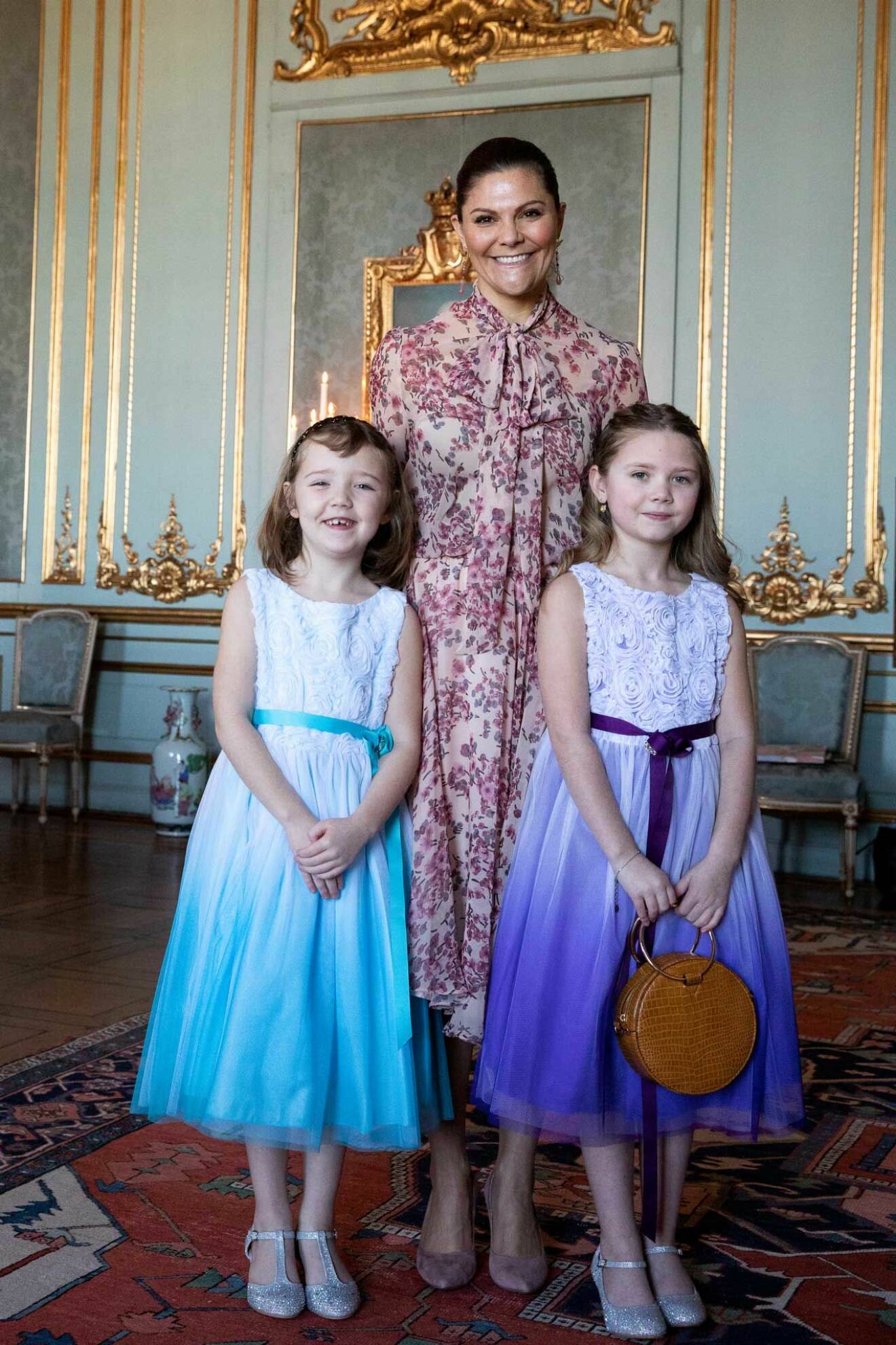 Kronprinsessan Victoria med cancerdrabbade Emilia (till höger) och hennes lillasyster Maja.