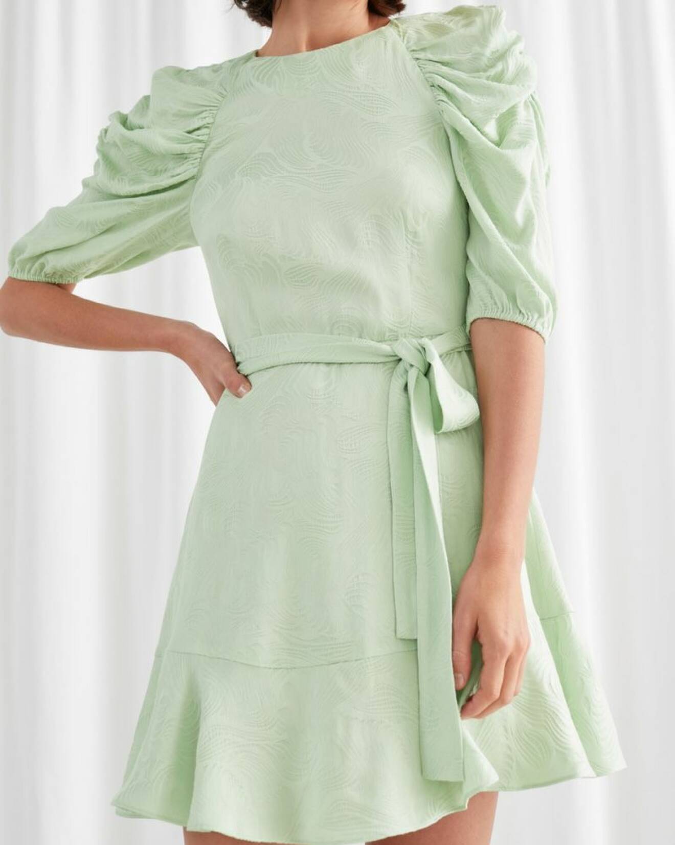 Mintgrön klänning med puffärm