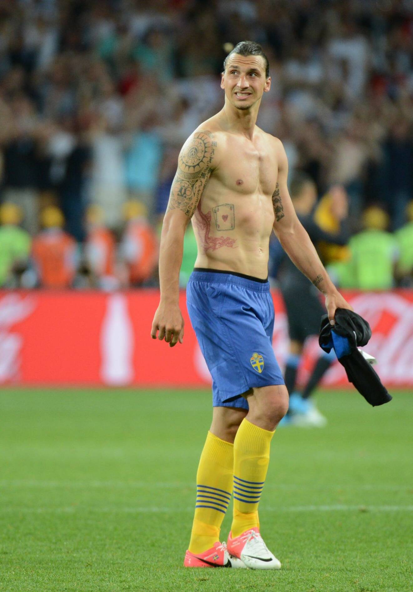 Riktigt så här "musklig" är inte Zlatan längre. 