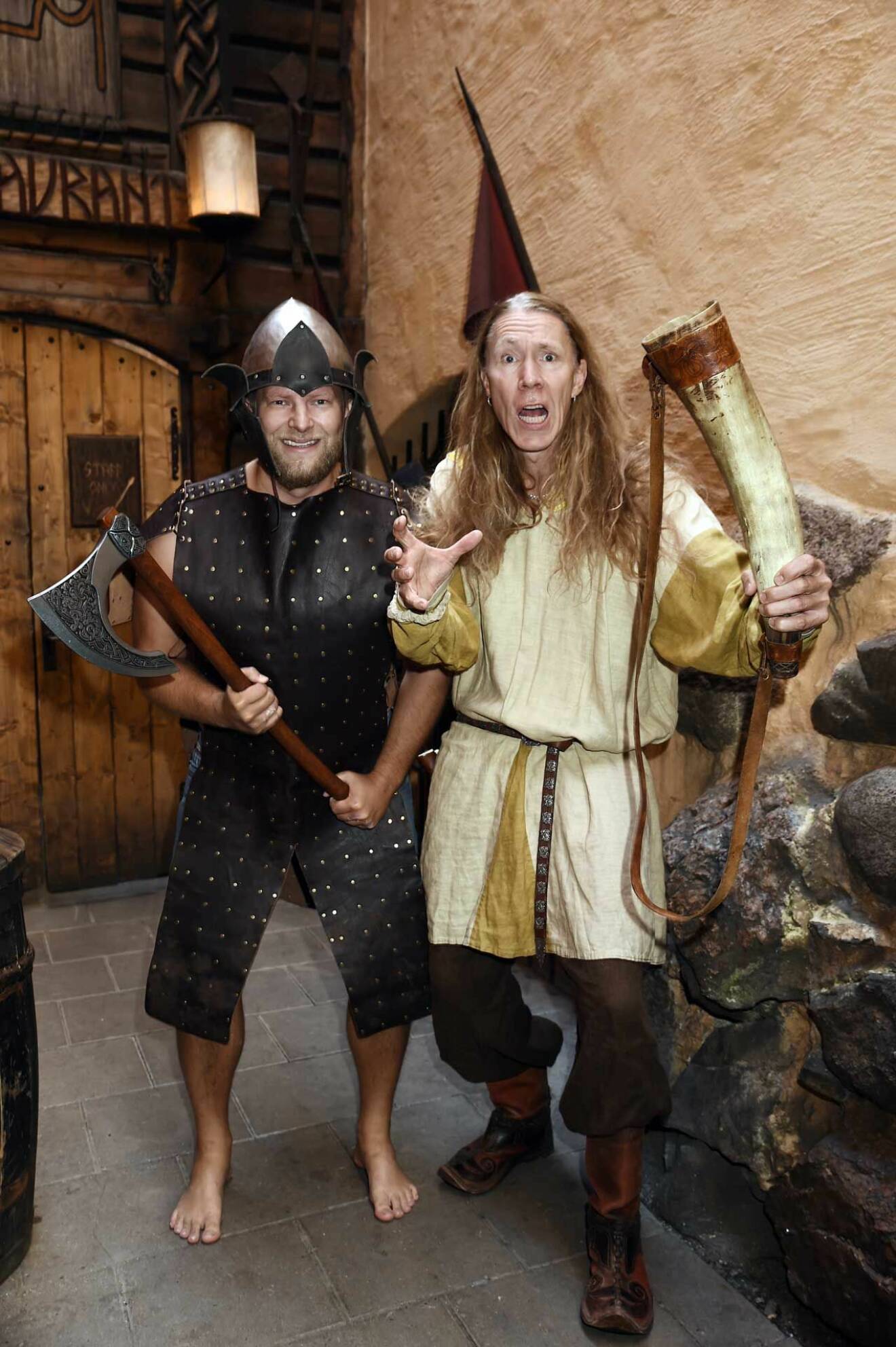 Vikingafestens värdpar välkomnade glatt! Johan Petré och Martin Eriksson. 