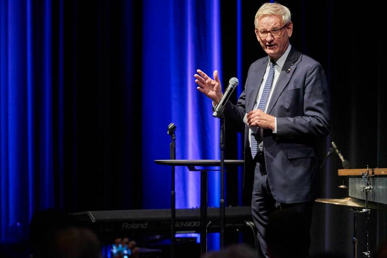 Politikerkollegan Carl Bildt höll ett bejublat tal!