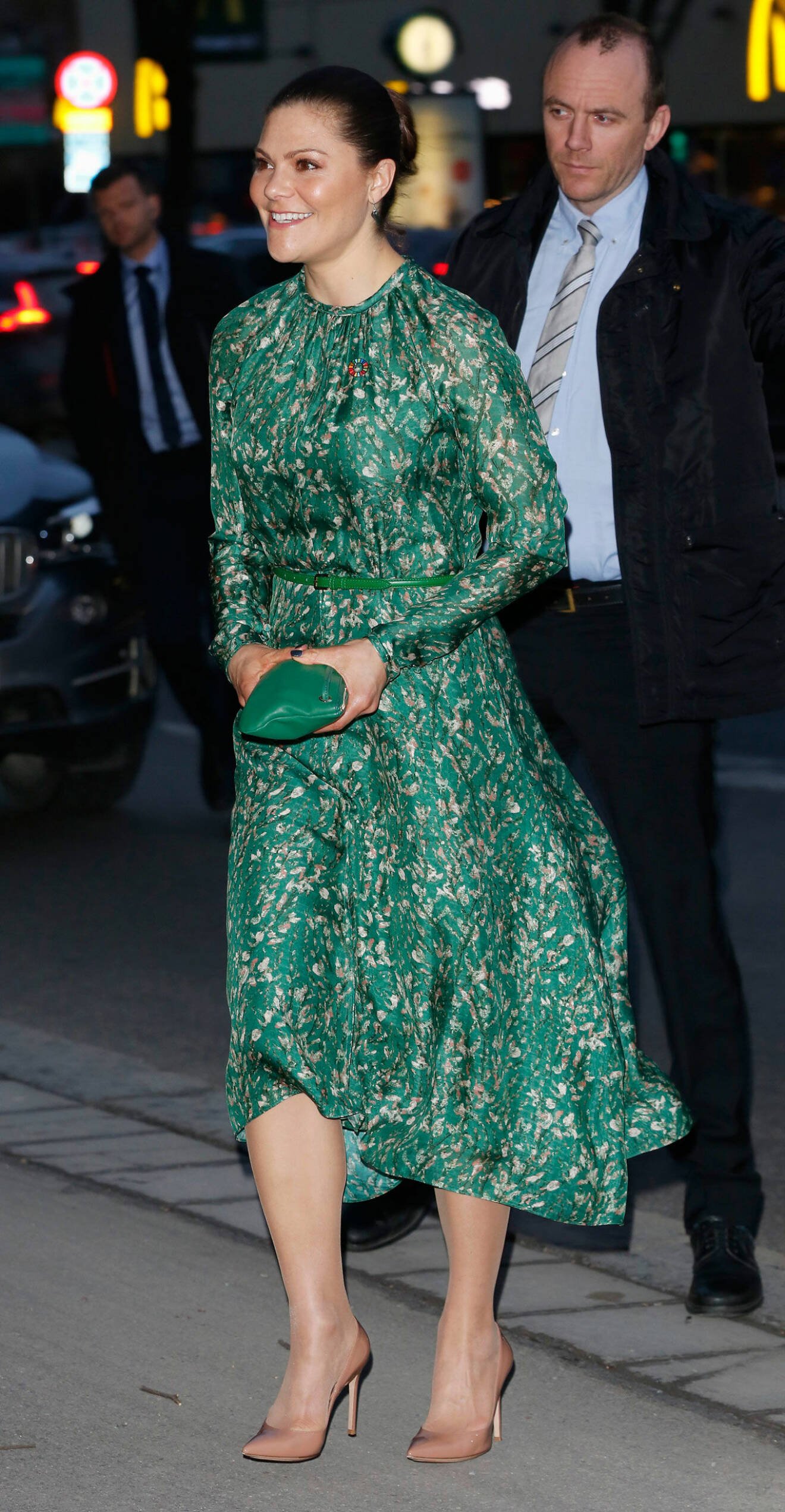 Victoria i grönt från H&M. 