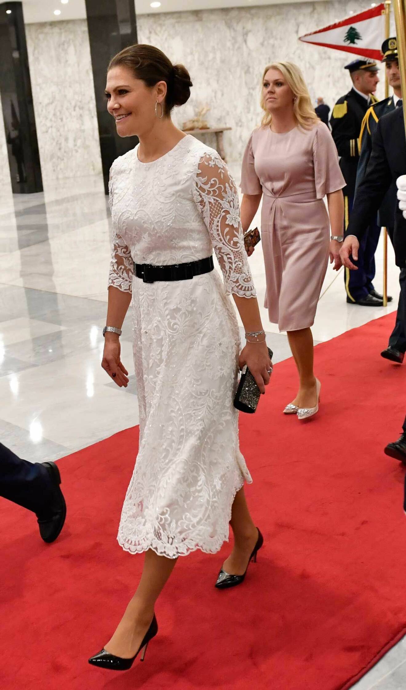 Ida Sjöstedt hade sytt upp en vit, glittrande spetsklänning åt kronprinsessan Victoria. 