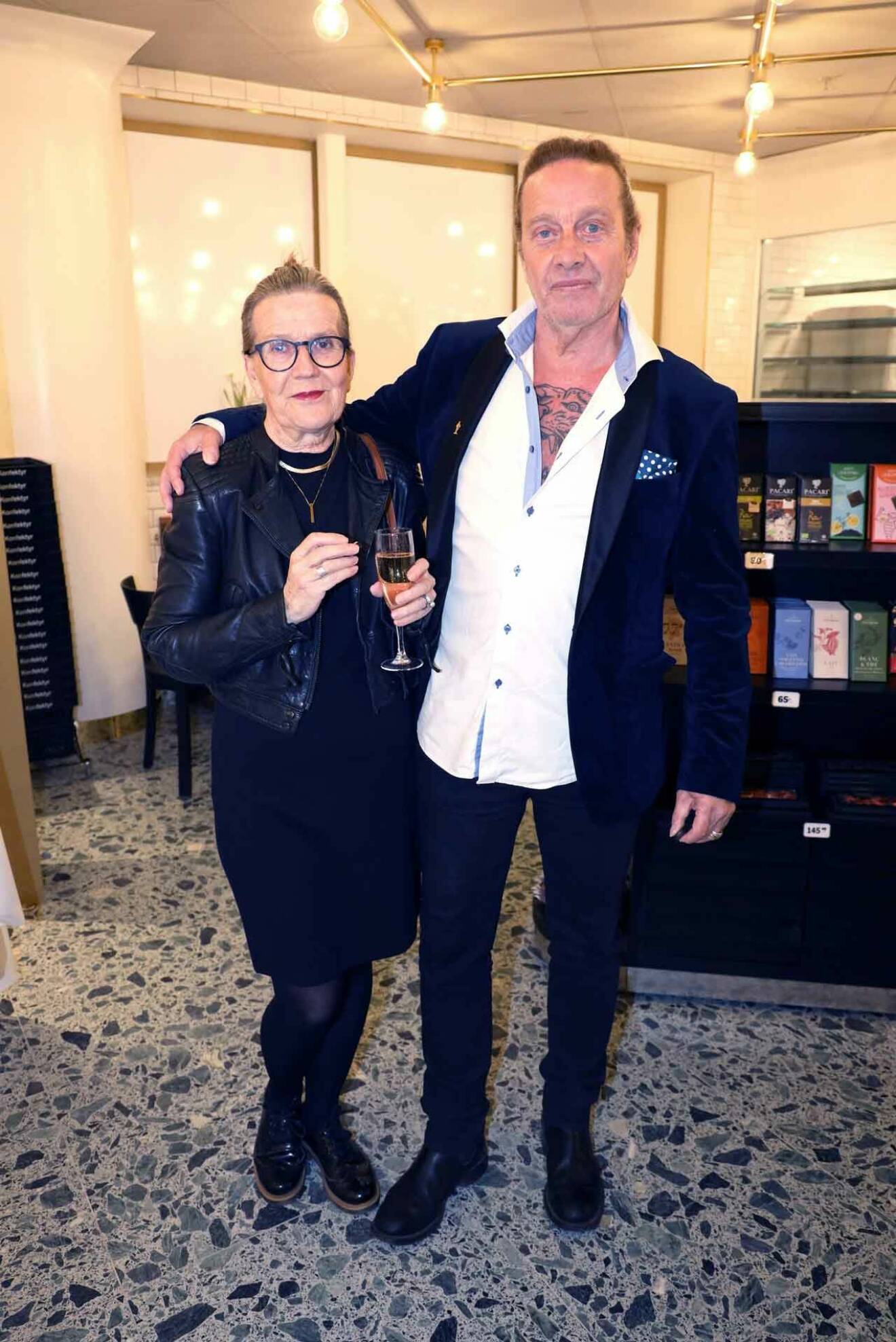 Författaren Björn Ranelid och hustrun Margareta minglade vant.
