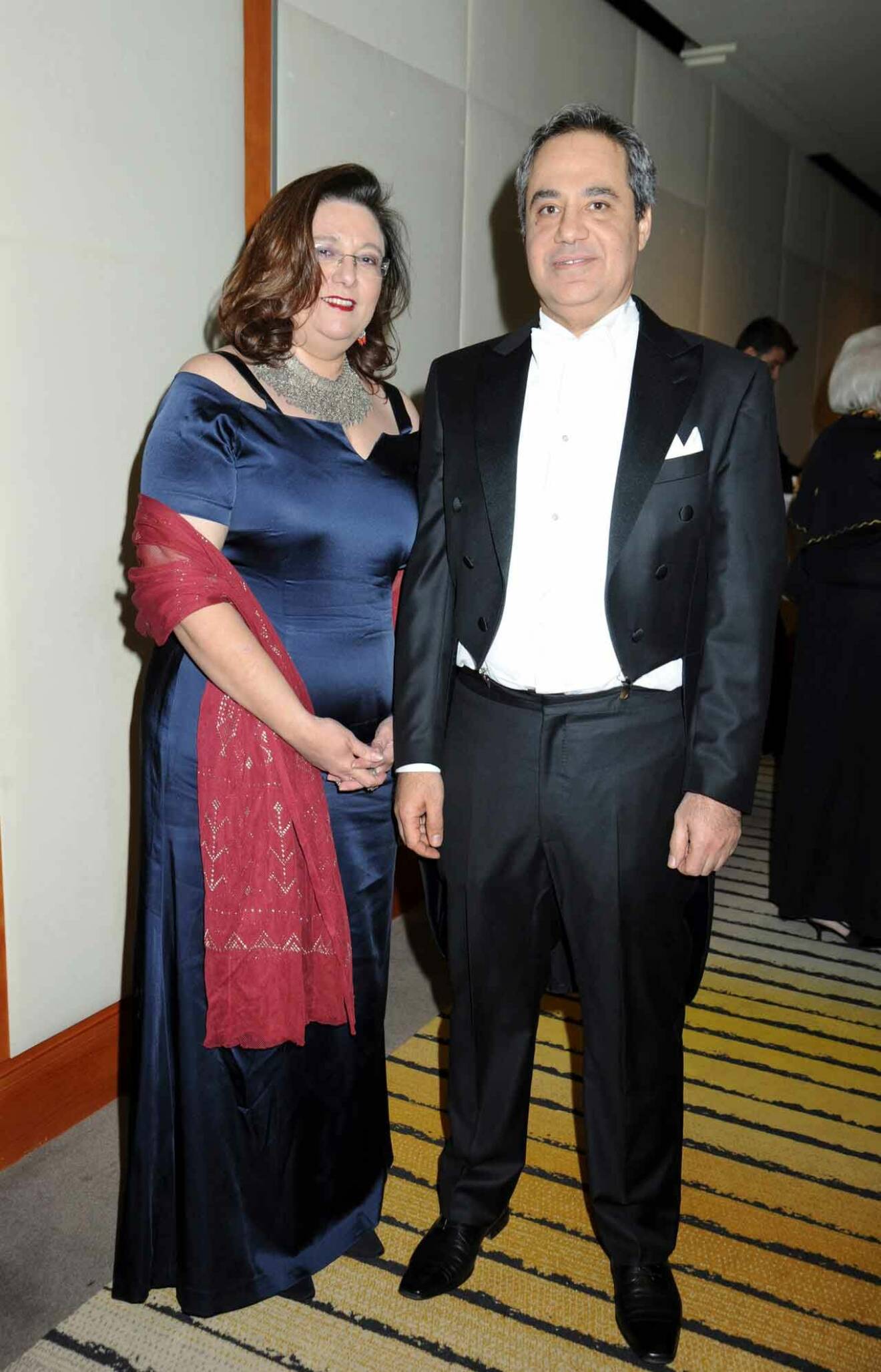 Presidenten för Diplomatic Spouses Club of Sweden är Egyptens Mrs Reem Maguid, som lagt ner mycket stort arbete och energi på denna gala. Här med sin man ambassadör Mr Alaa Hegazy.