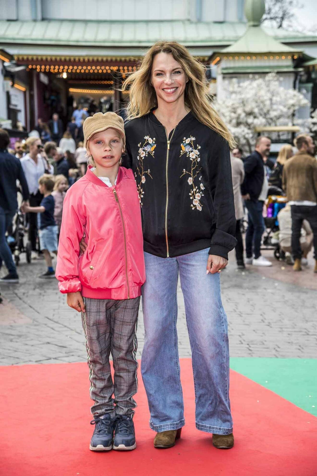 Skådespelerskan Sofia Ledarp invigde Grönan med sonen Loui.