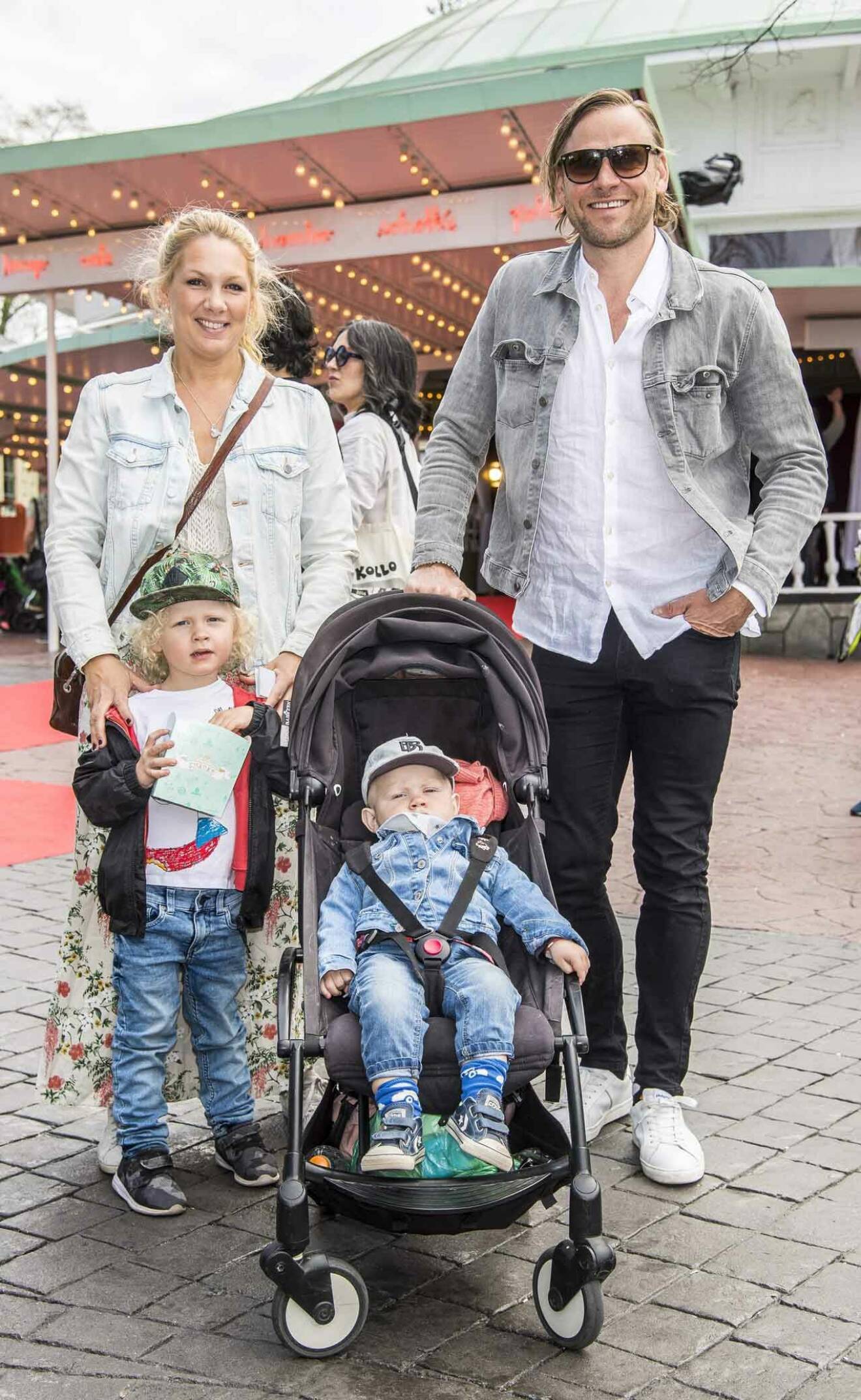 Sportankaret Anna Brolin och Jesper Rodhborn med barnen Elton och Leon.