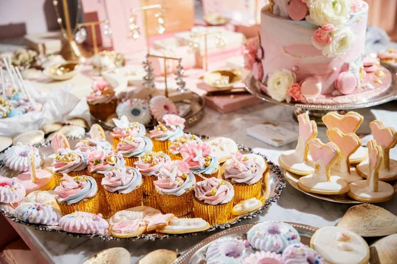 Vilken underbar buffé – cupcakes, cakepops och bubblande champagne.