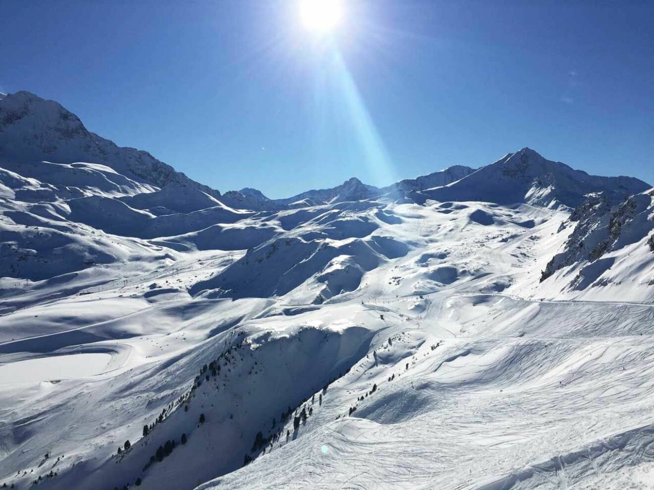 Les Arcs är samlingsnamnet på fyra bilfria skidorter i Bourg-Saint-Maurice kommun i Vanoisedalen i Tarentaise, Savoie, Frankrike. Les Arcs ingår i skidområdet Paradiski vars huvudområden är förbundna med kabinbanan Vanoise Express.