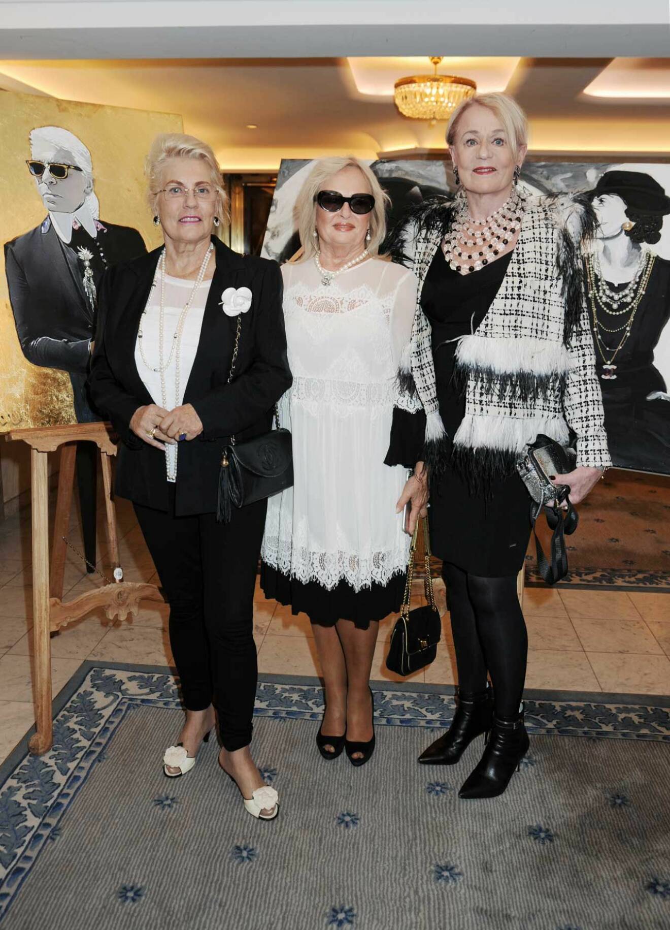 Svart och vitt, helt i Karl Lagerfelds anda! Margareta Grezell, Boutique Enadas Valentina Andersson och Birgitta Notlöf.
