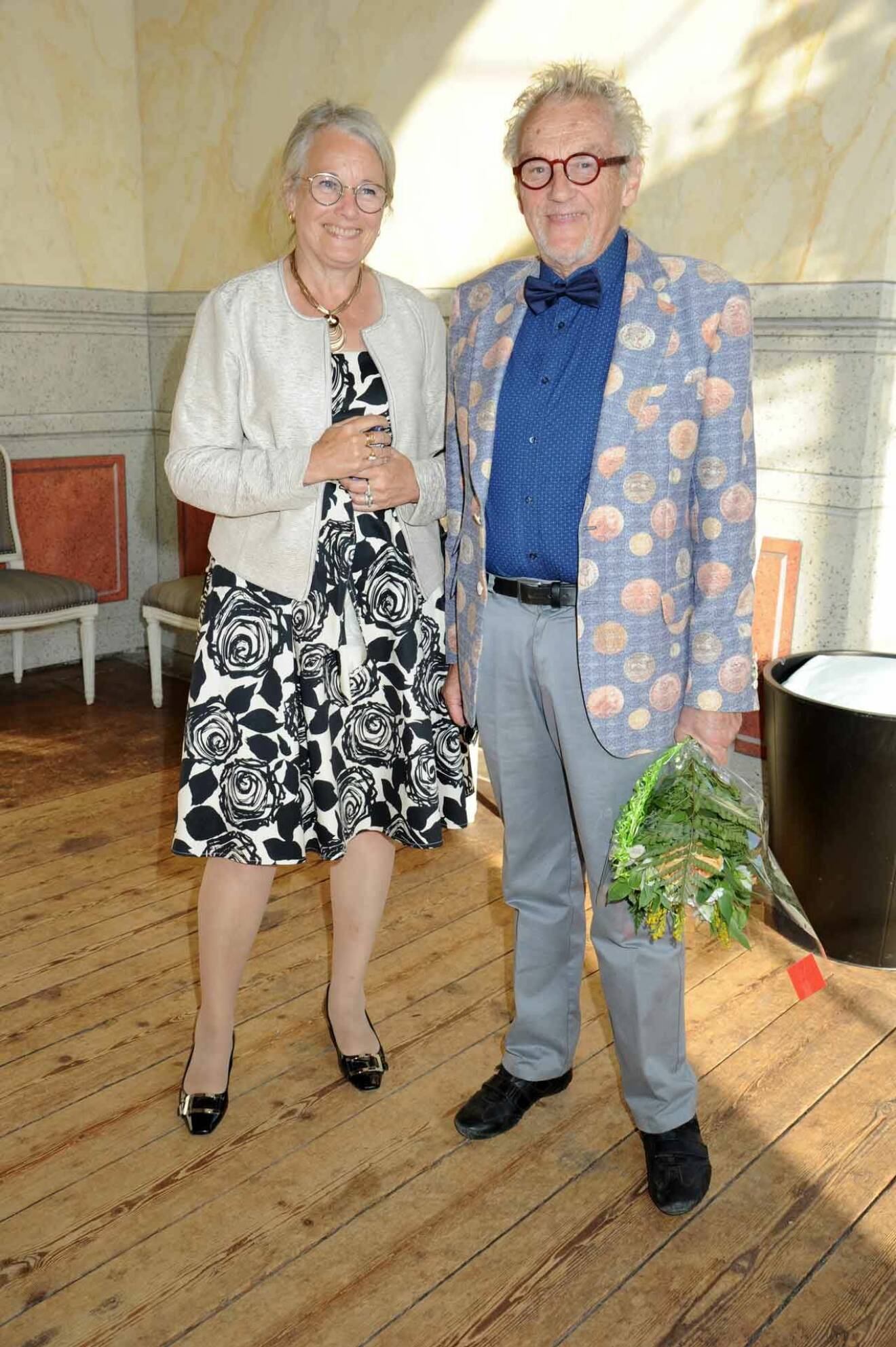Monica Bergqvist med Claes Fellbom, f d operachef och pappa till föreställningens scenograf Linus.