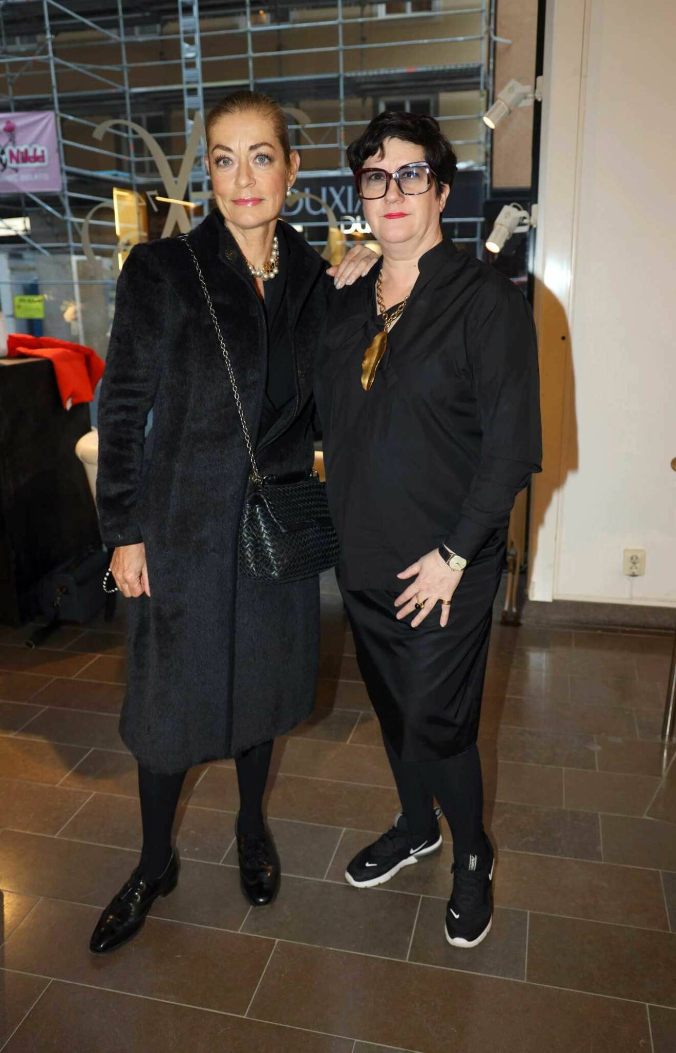 Designern Camilla Thulin insöp mode tillsammans med Karina Ericsson Wärn, rektor på Beckmans.