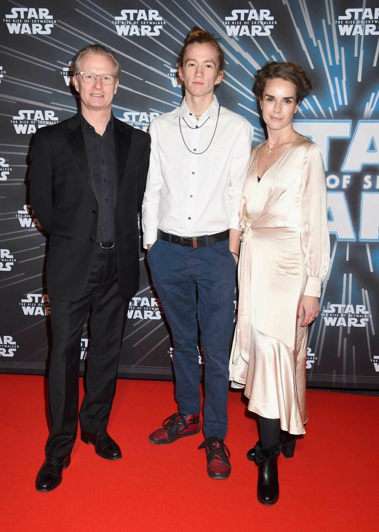 Skådespelerskan Lina Englund var prinsessan Leia-lookalike tillsammans med Sven Ahlström och sonen Elliot.