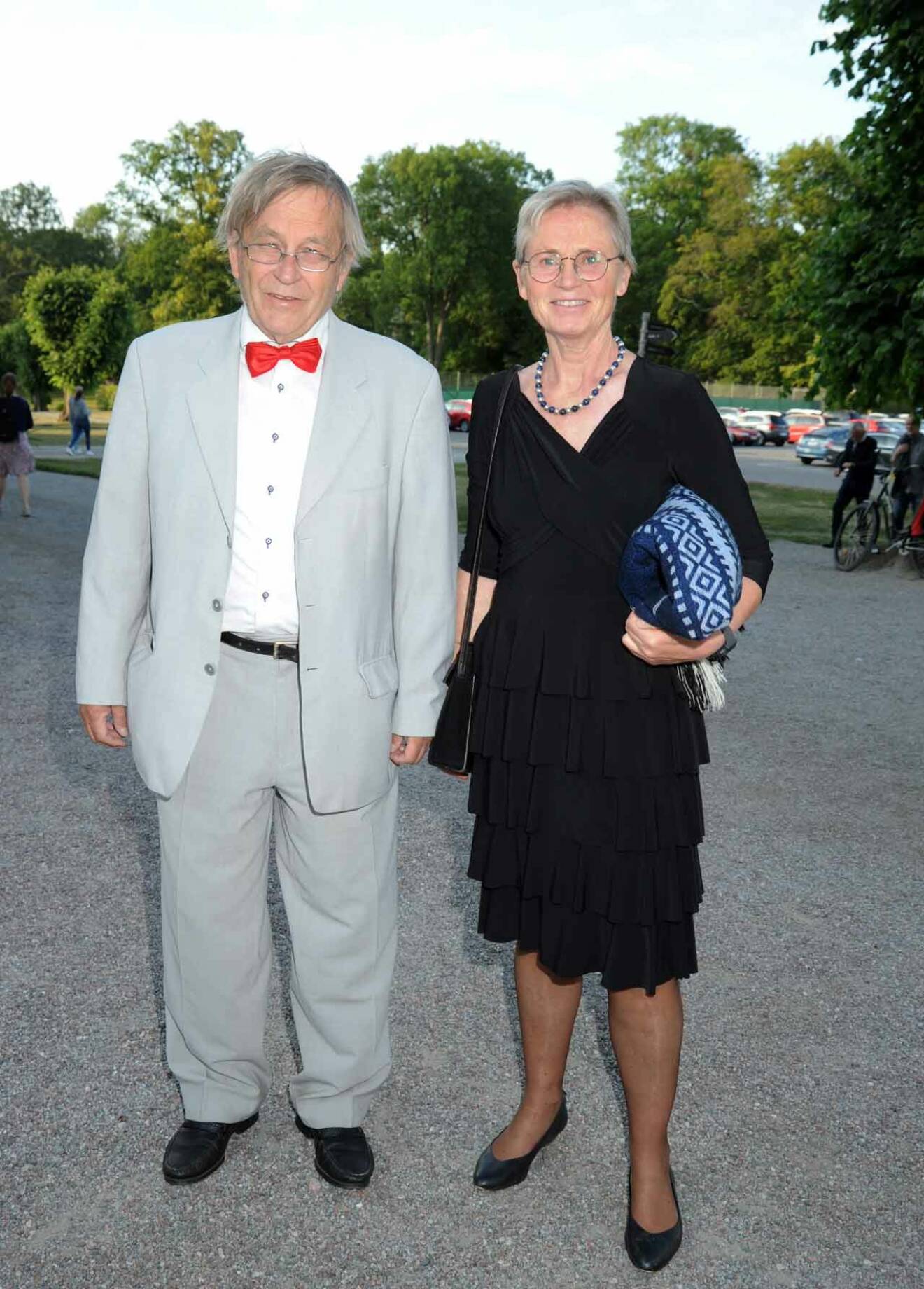 Politikern Gunnar Andrén (L) och Gunnela Mogensen i minglet.
