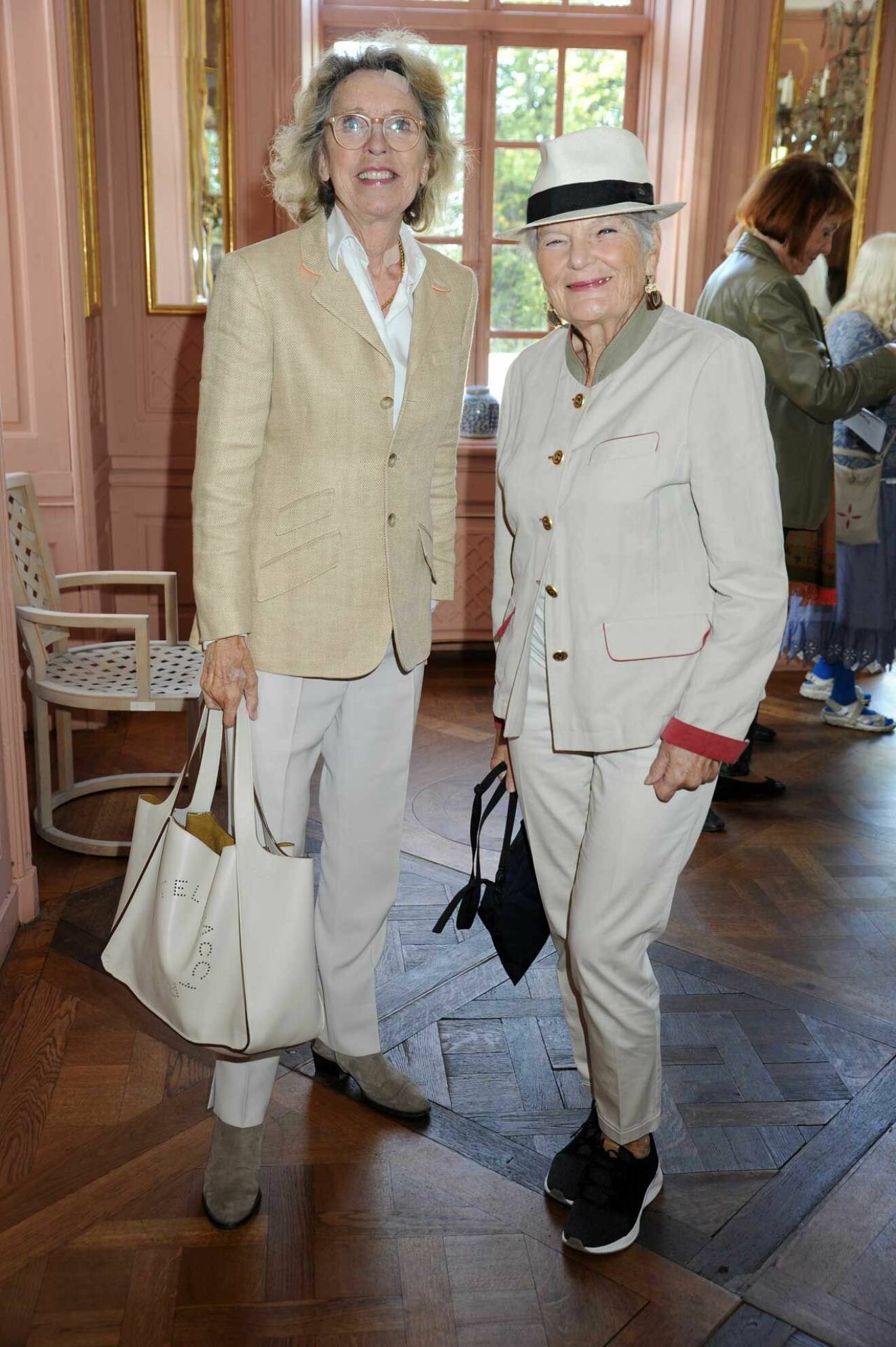 Fru Birgitta Goldie och friherrinnan Madeleine Reuterskiöld trivdes.