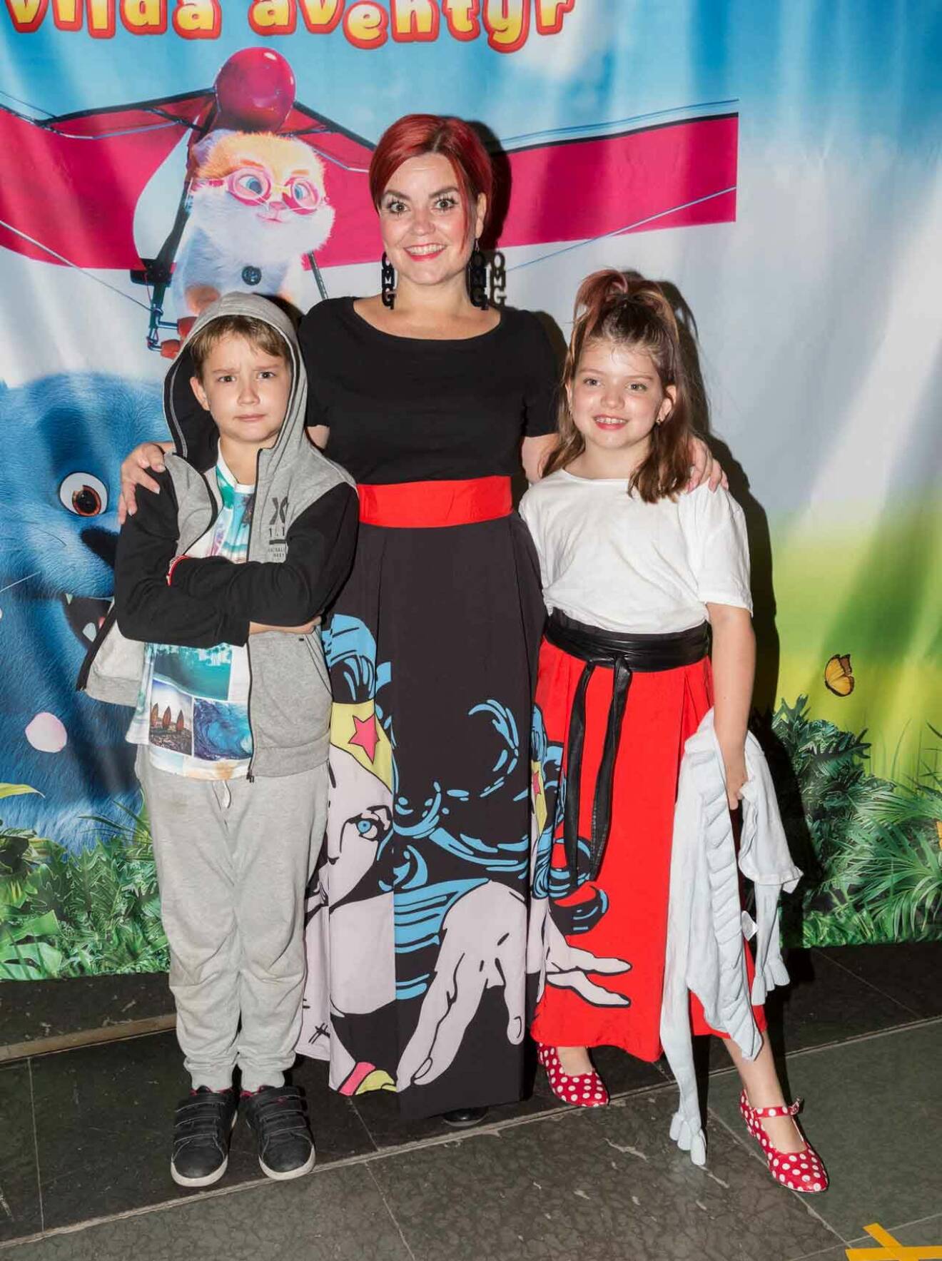 Jonna Vanhatalo med barnen Milo Birro och Mimmi Birro.