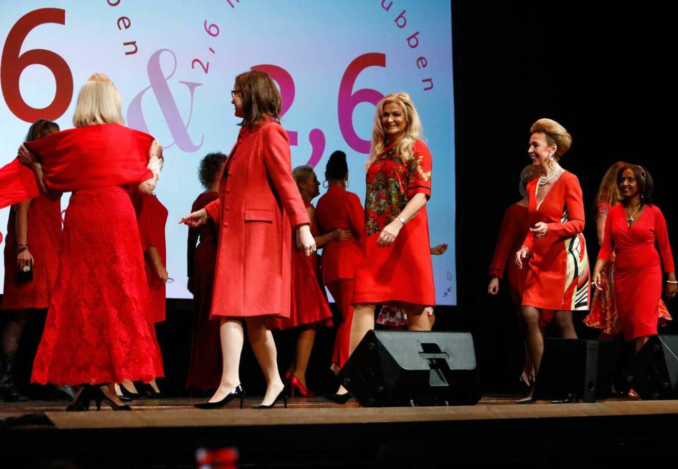 Women in Reds traditionsenliga modevisning med härliga, inspirerande kvinnor!