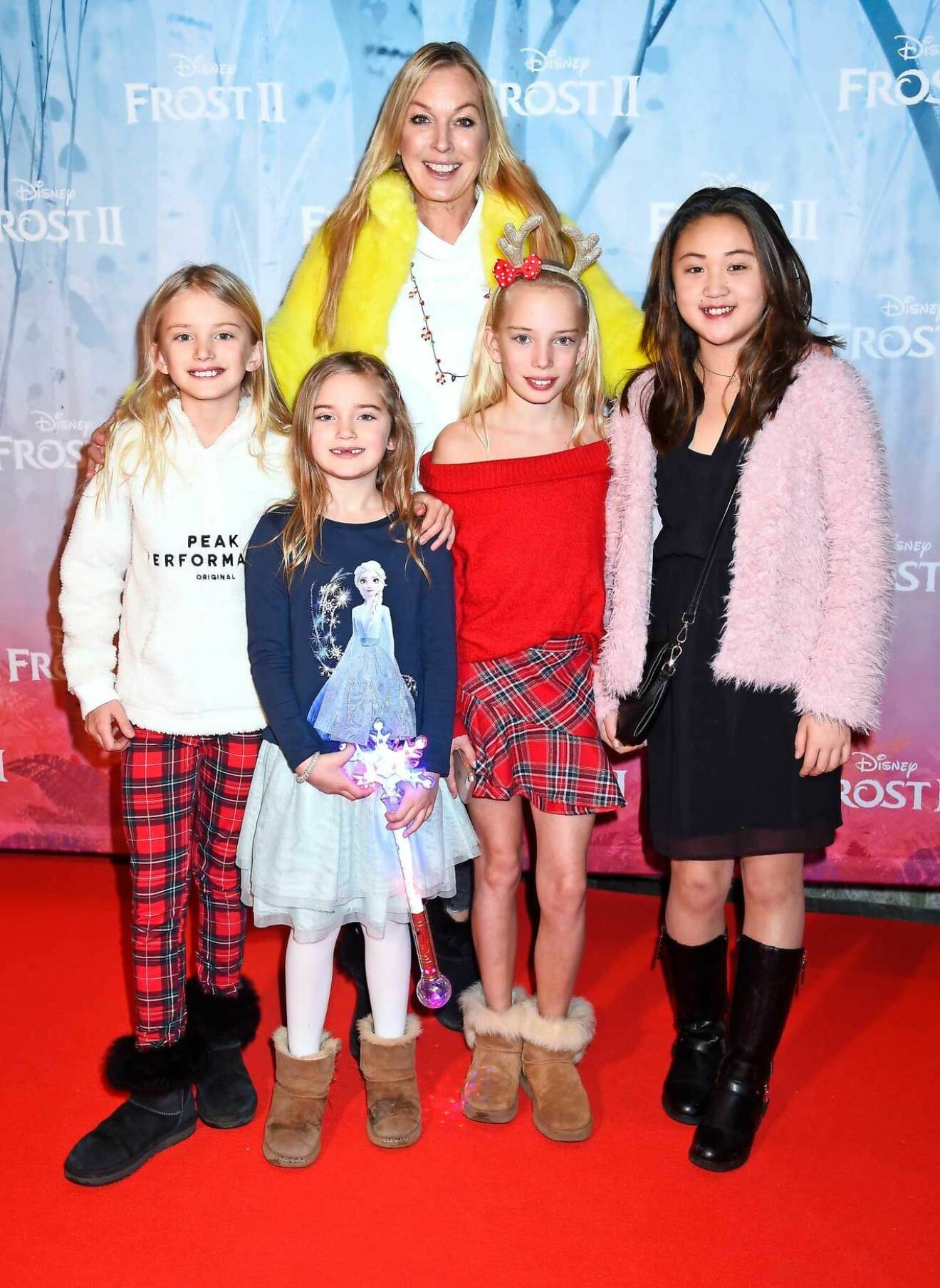 Linda Lindorff med barnen Benedicte, Lykke, Wilhelmina och kompisen Tiana.