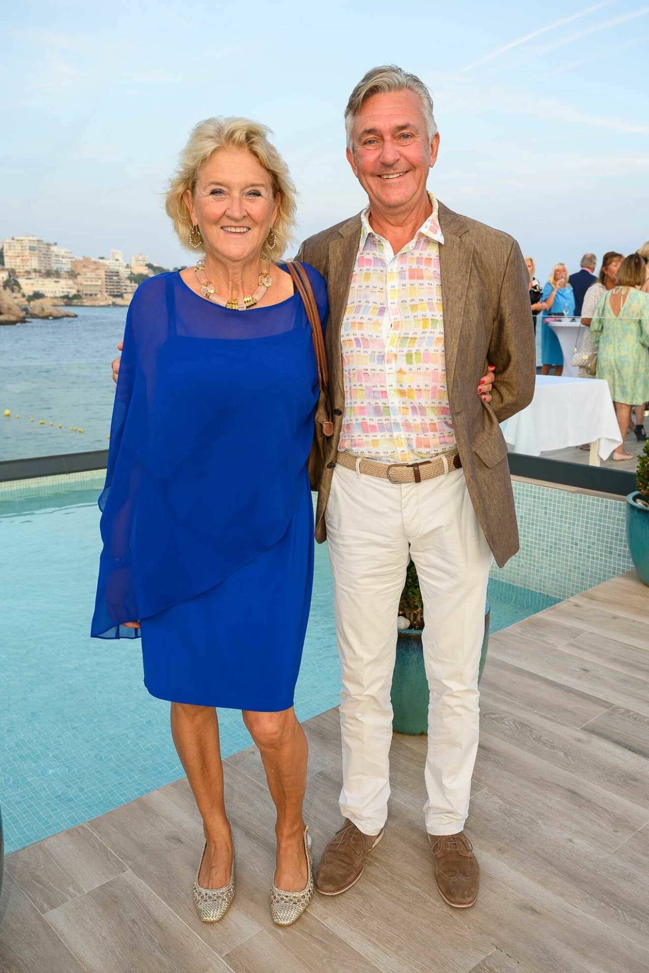 I vackert blått kom Ann Sellert tillsammans med maken Björn Sellert.