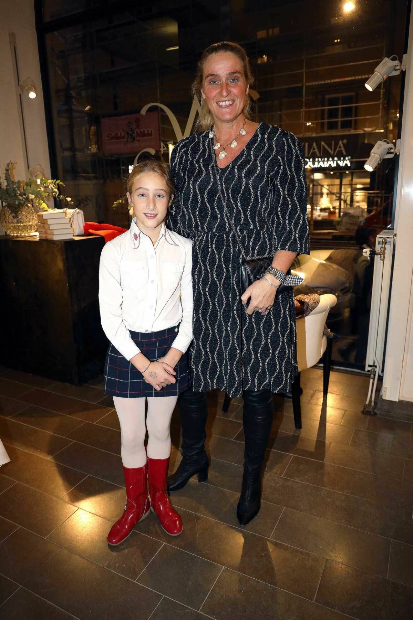Hollywoodstylisten Angelina Jolin tog med dottern Alice på modemingel.