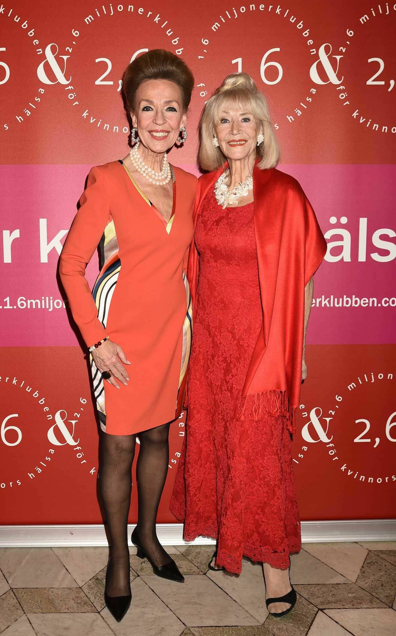 Två till mode- visningsladies! Boutiqueägarinnan Gaby Borglund och modellmamman Birgitta Stubbing. 